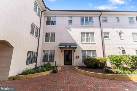 3201 8TH STREET SE 10 WASHINGTON DC 20032