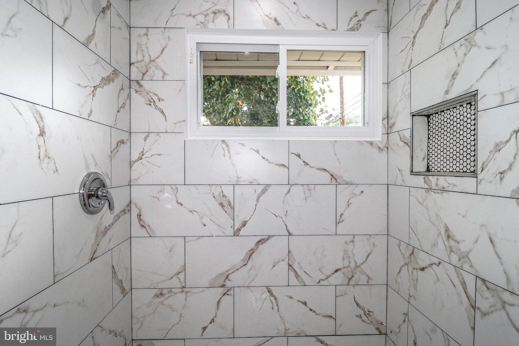 INDIAN CREEK - Residential Lease