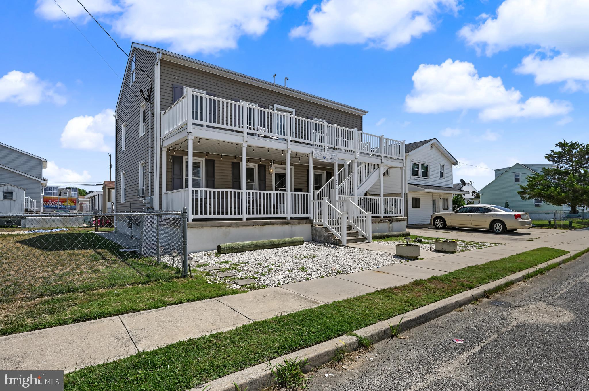 523 W MAPLE AVENUE