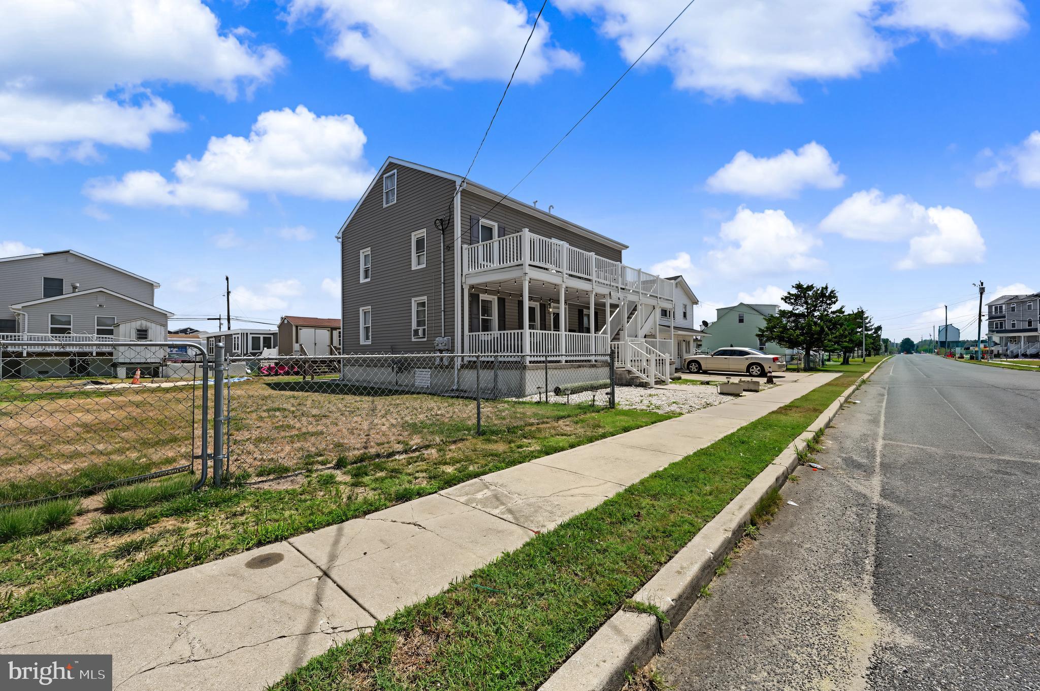 523 W MAPLE AVENUE
