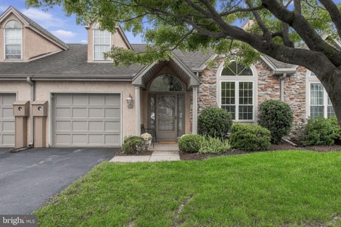 Townhouse For Sale - 110 Greenview Drive<br/> Lancaster County, LANCASTER, PA 17601