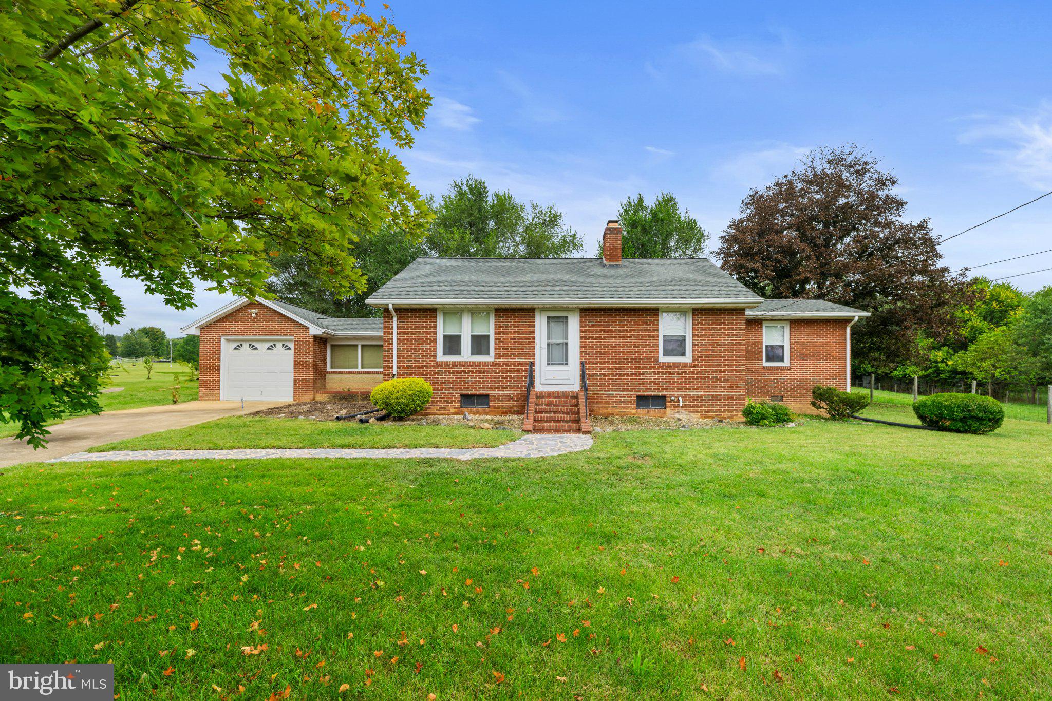 8635 N VALLEY PIKE