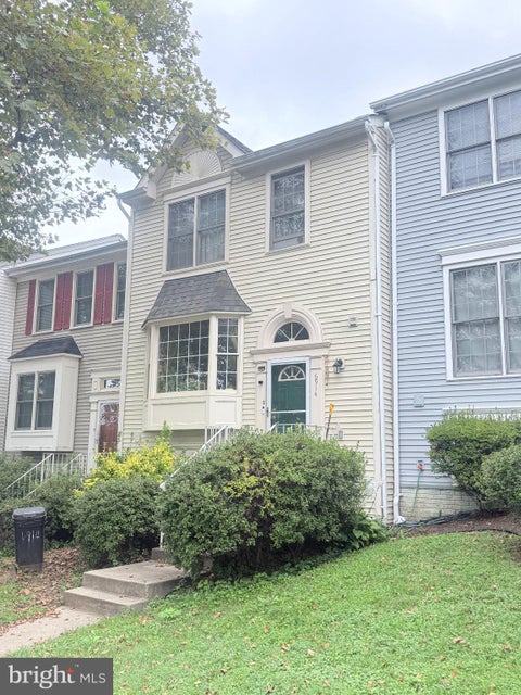 Photo of 6914 Compton Lane, CENTREVILLE, VA 20121 (MLS # VAFX2343058)