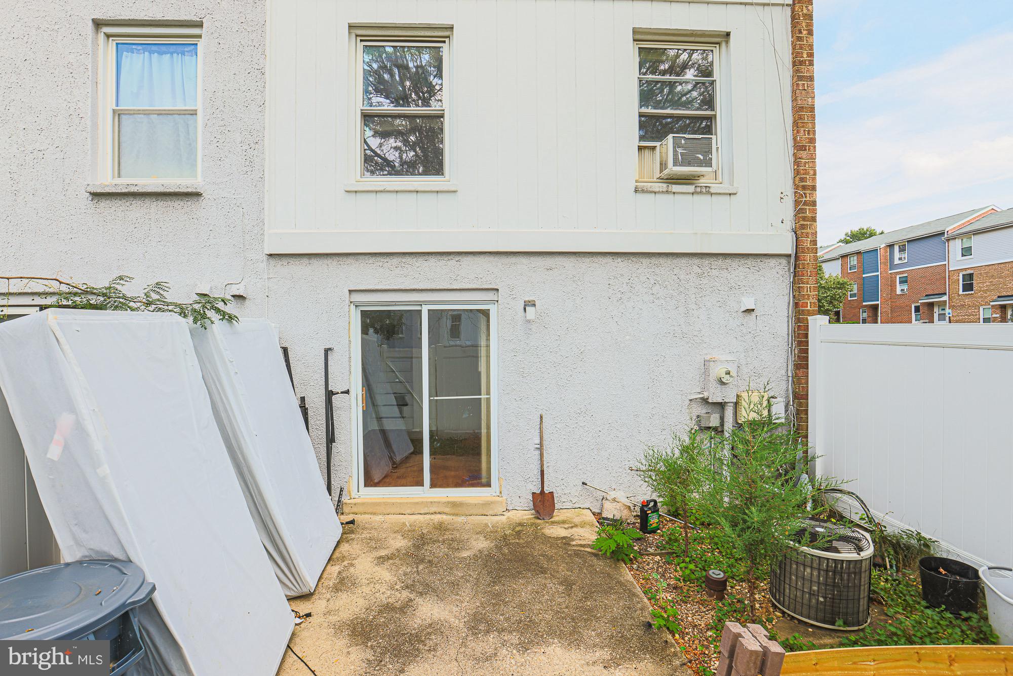 CANTERBURY RIDING - Residential Lease