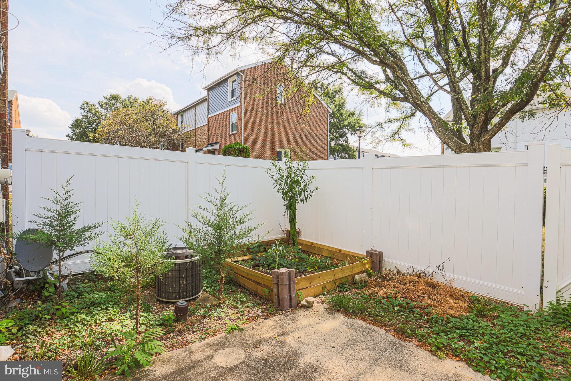 CANTERBURY RIDING - Residential Lease