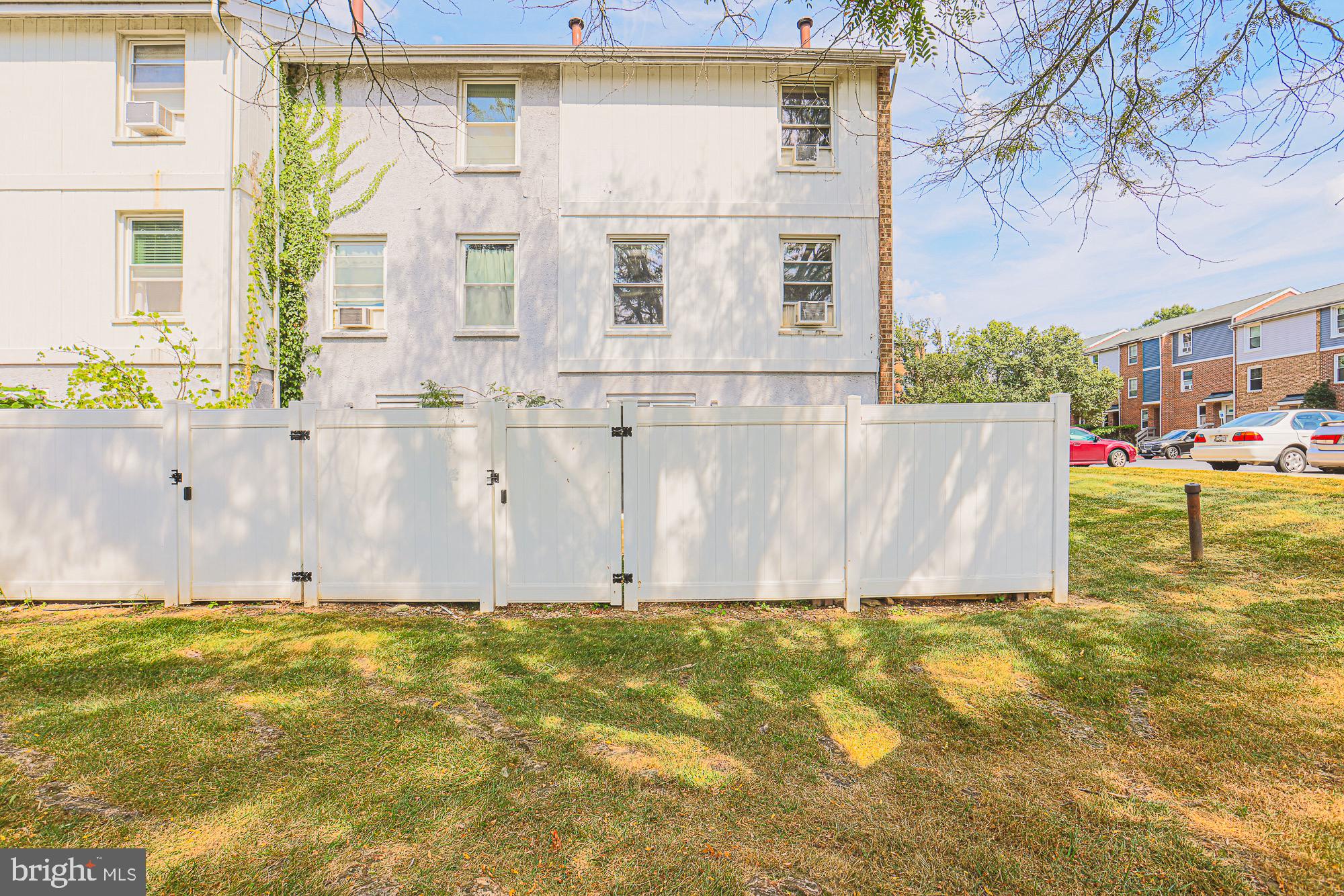 CANTERBURY RIDING - Residential Lease