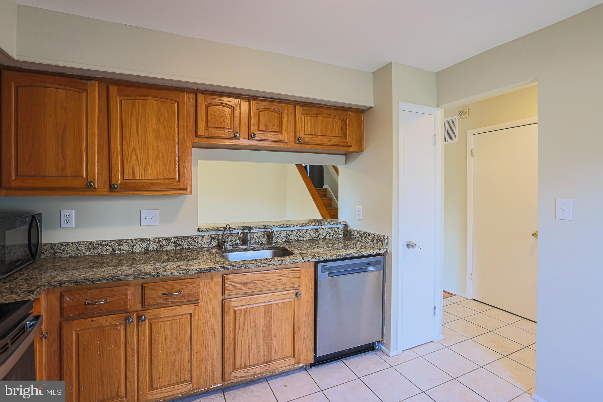 CANTERBURY RIDING - Residential Lease