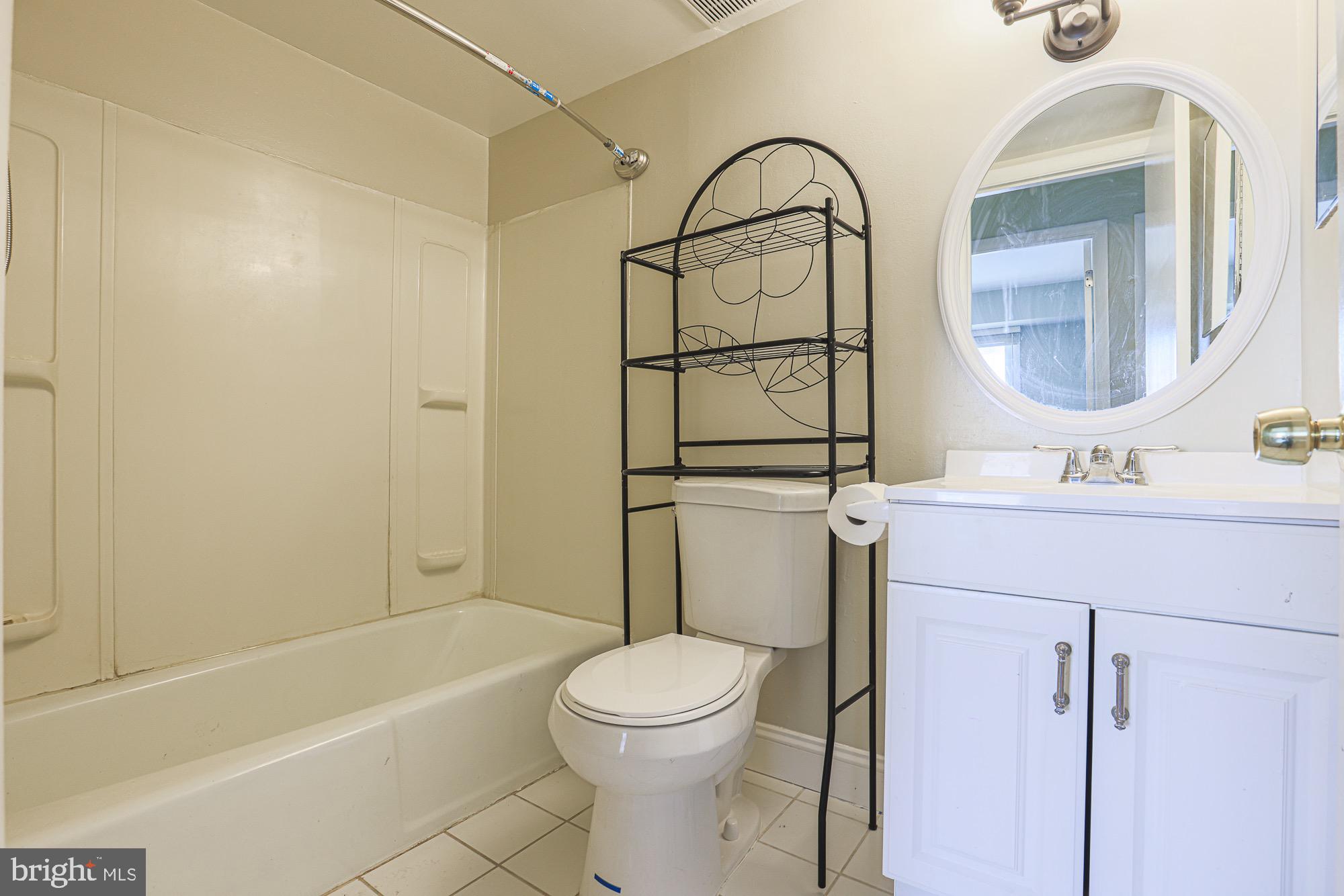 CANTERBURY RIDING - Residential Lease