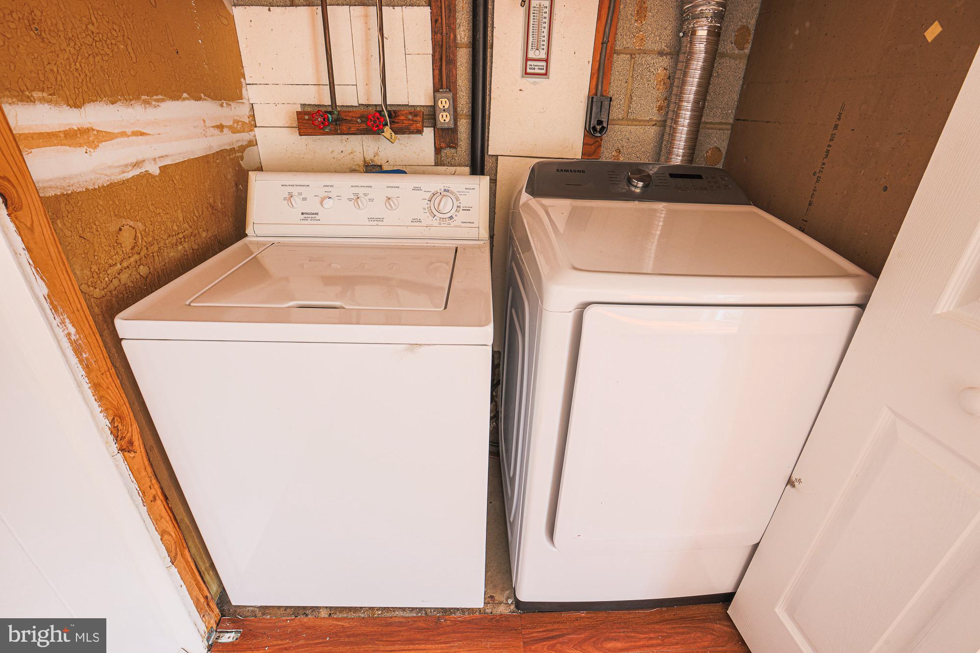 CANTERBURY RIDING - Residential Lease