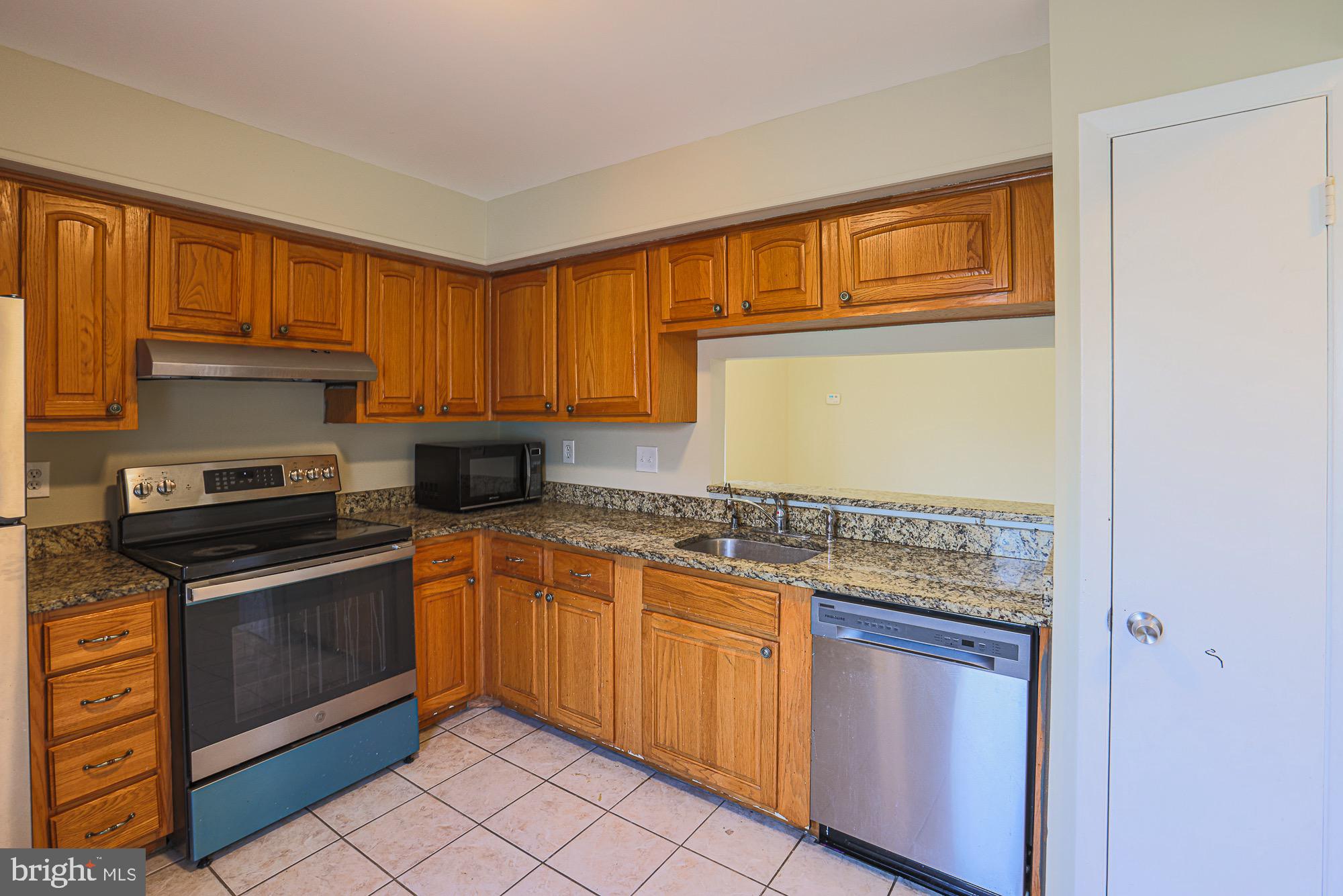 CANTERBURY RIDING - Residential Lease