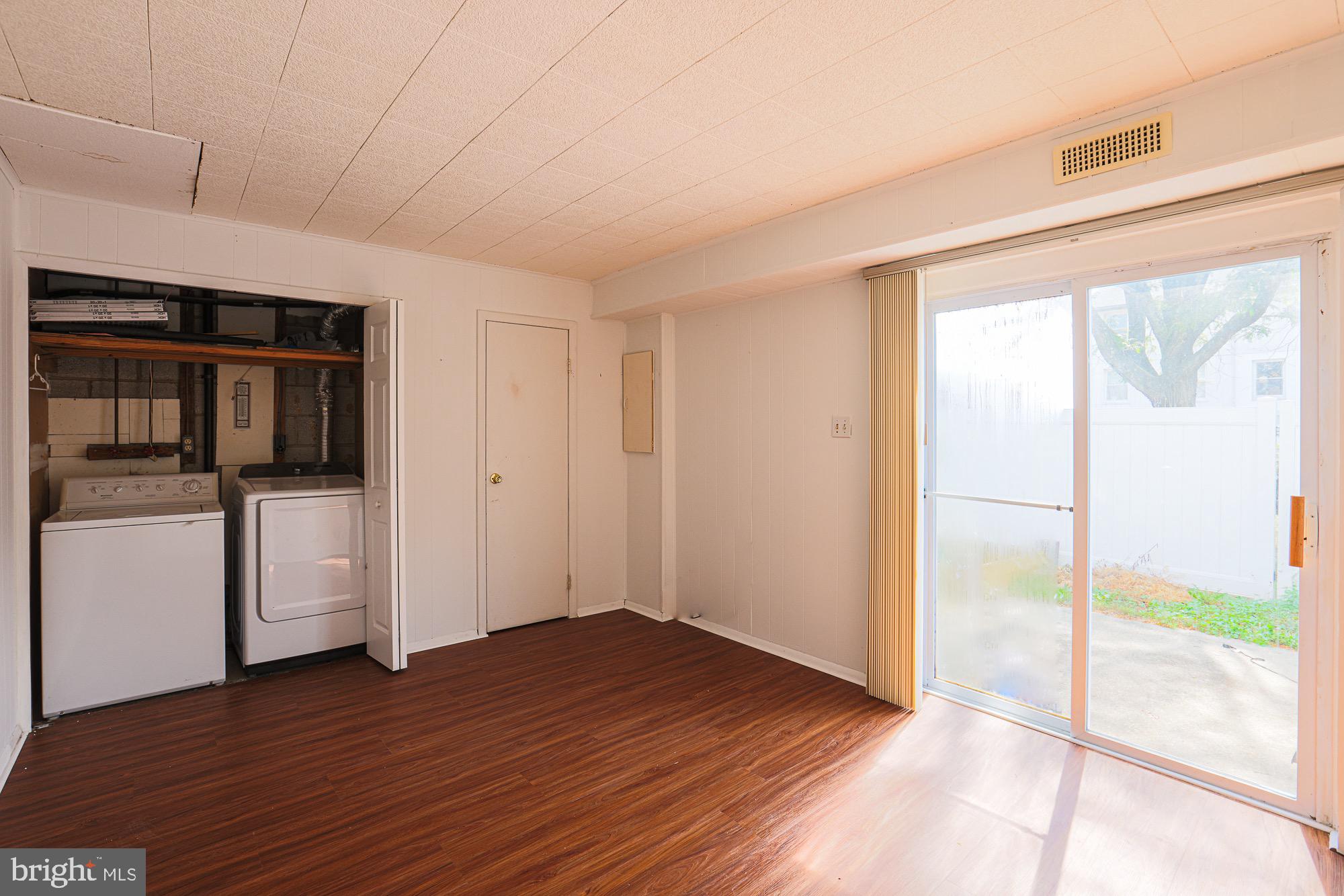 CANTERBURY RIDING - Residential Lease