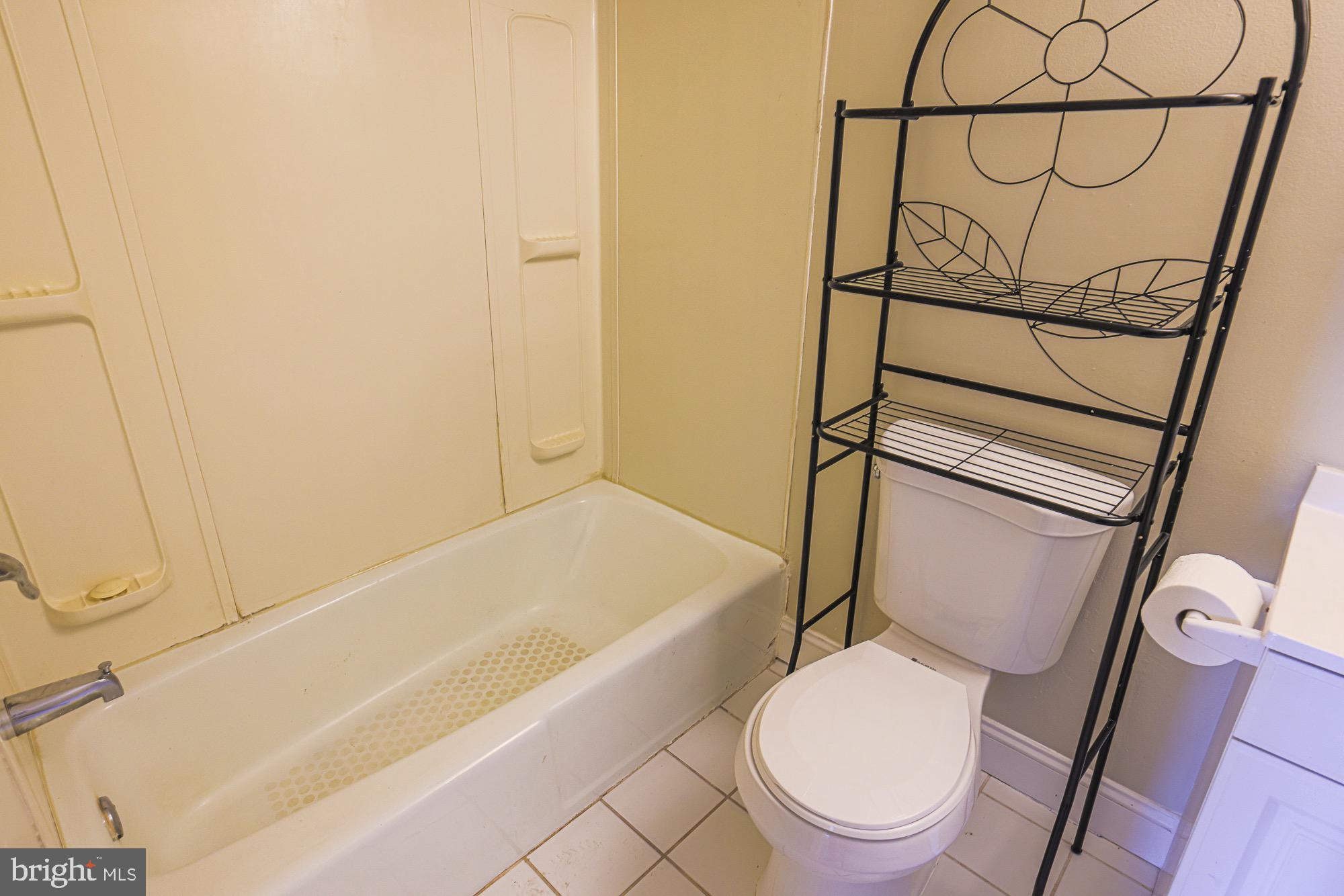 CANTERBURY RIDING - Residential Lease