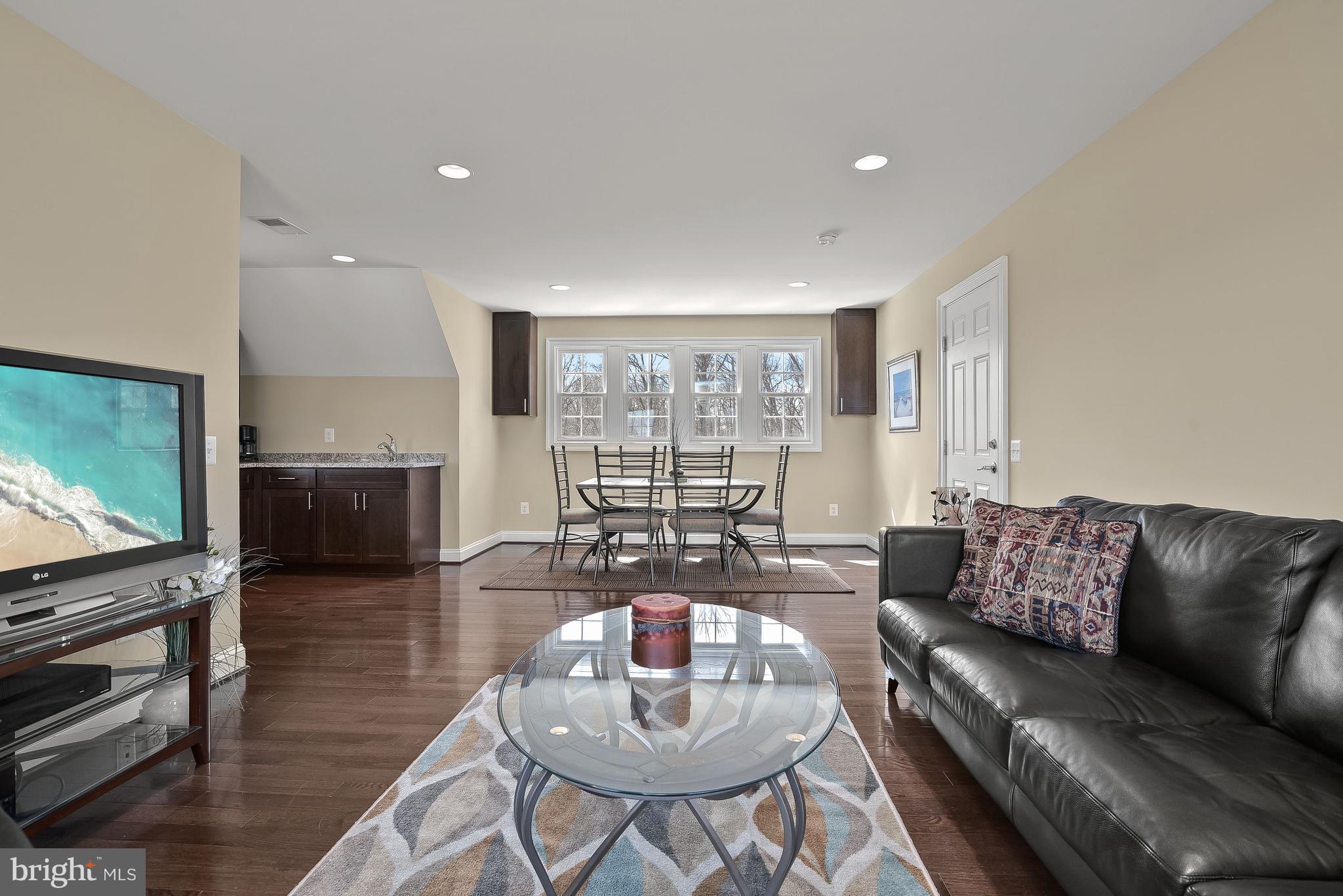 RED CEDAR - Residential