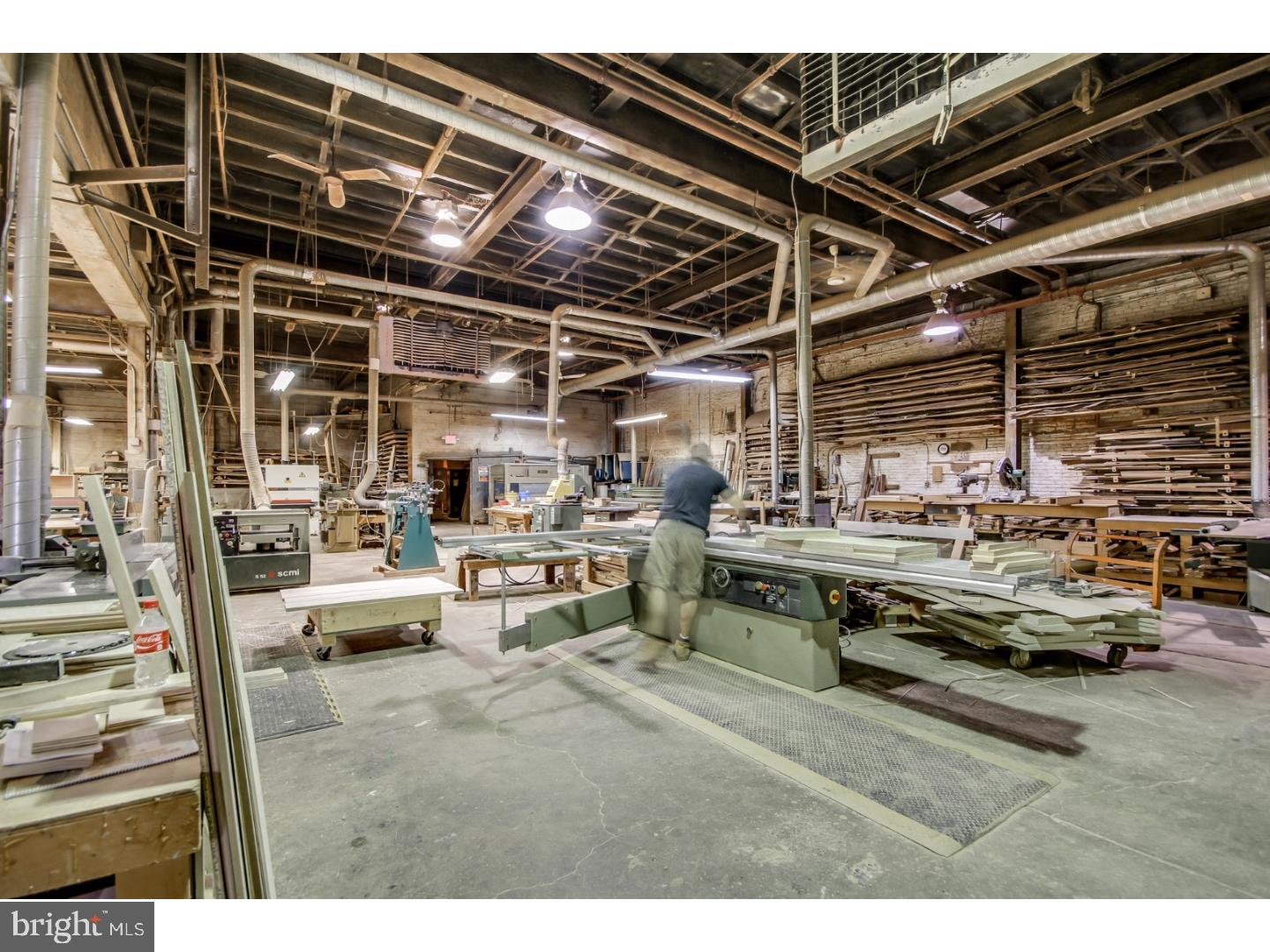 KENSINGTON - Commercial Sale