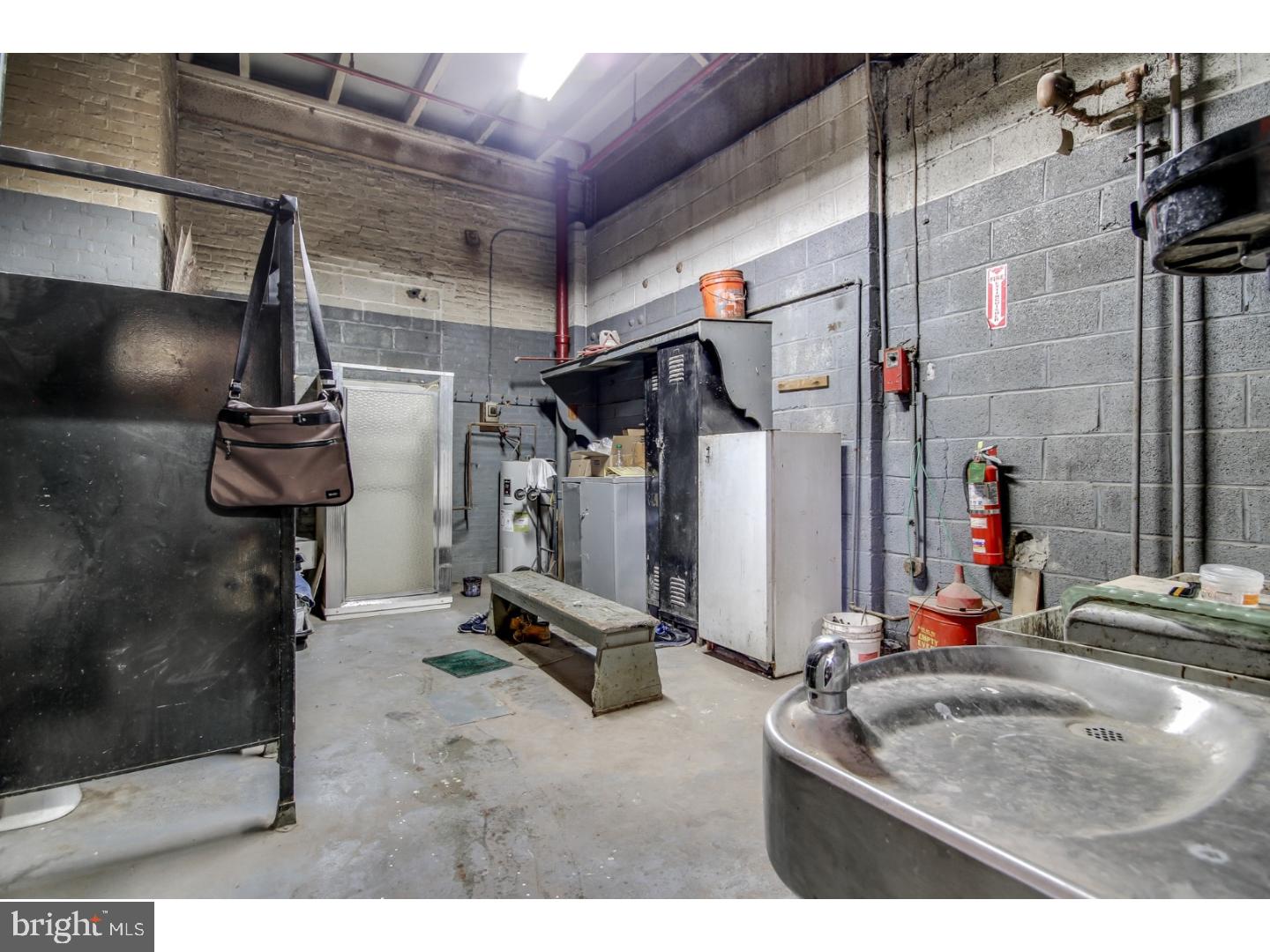 KENSINGTON - Commercial Sale