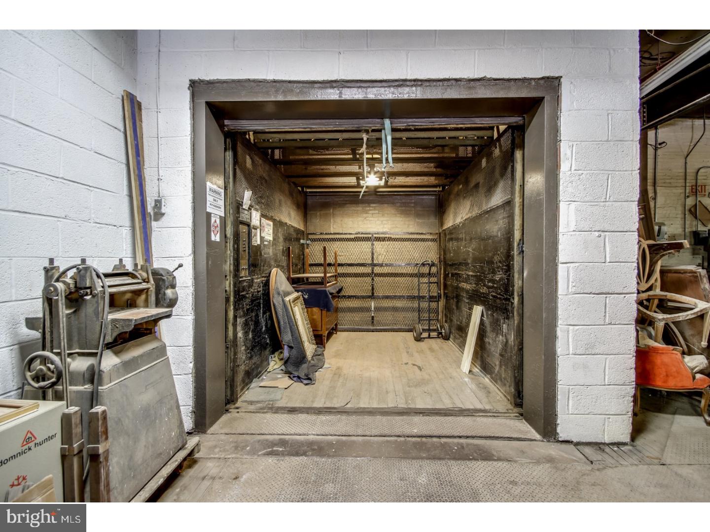 KENSINGTON - Commercial Sale