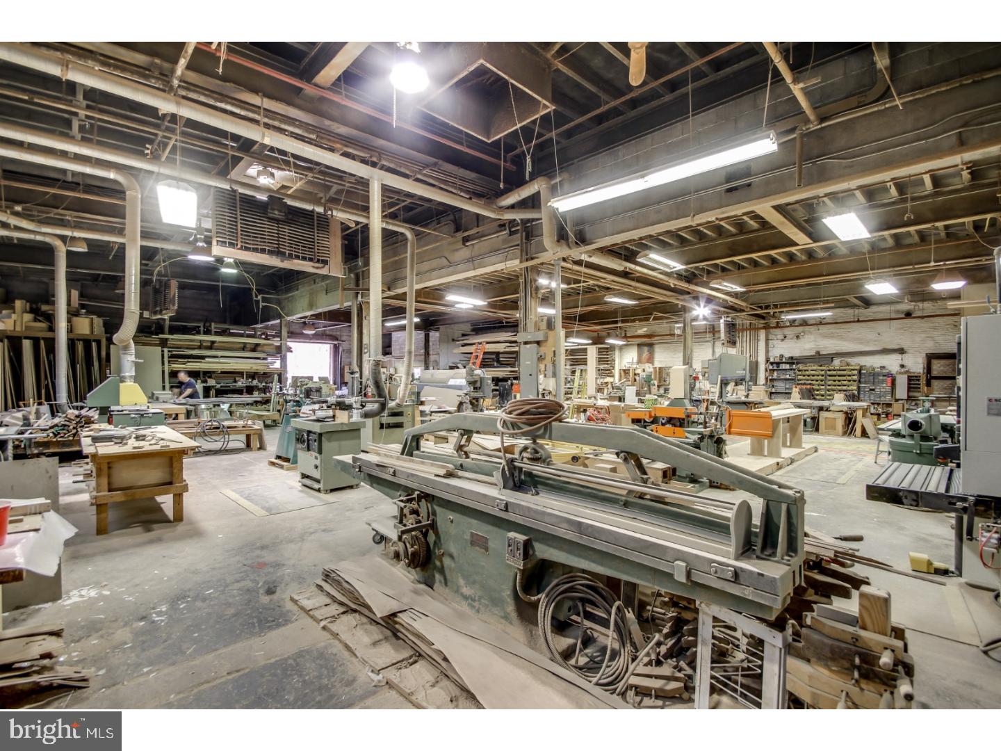 KENSINGTON - Commercial Sale