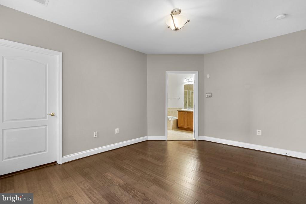 KING FARM VILLAGE CENTER - Residential Lease