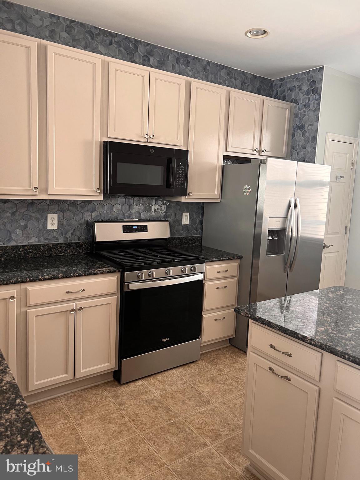 OAK TREE LANDING - Residential Lease