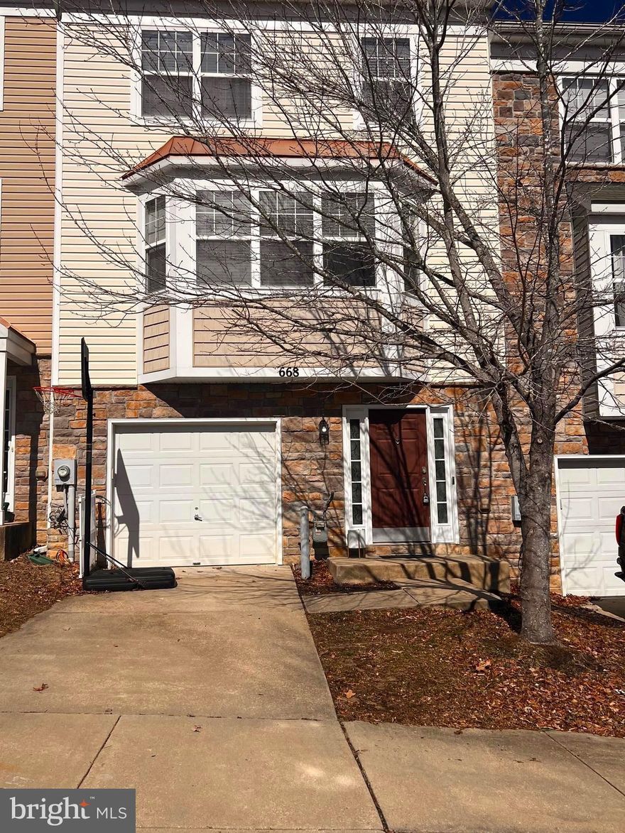 Spacious three-level townhome located in sought-after Oak Tree Landing. Very welcoming entryway! Kitchen features granite countertops and stainless steel appliances. Center island with seating and additional dining area.  Upper level is complete with tall ceilings, 3 bedrooms, and 2 full baths. The master bathroom consists of a walk-in shower, a soaking tub, and a double sink vanity.  Lower level includes additional living space that can be used for an office/craft room and half bath.  Fenced-in backyard.
 Laundry Room w/washer and dryer. No pets. Available immediately! 620+ credit scores requested. 
$40 application fee per adult.