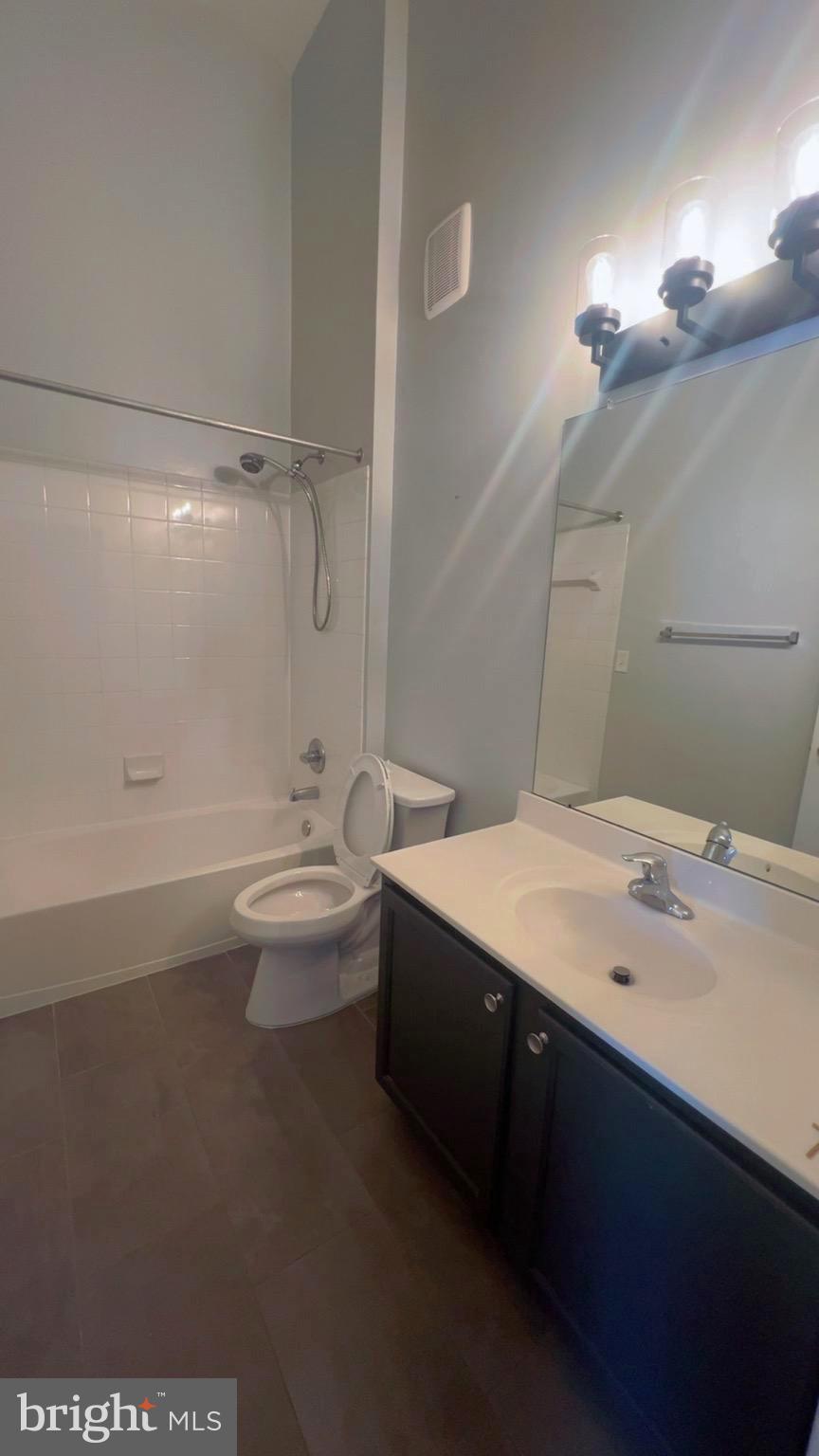 OAK TREE LANDING - Residential Lease