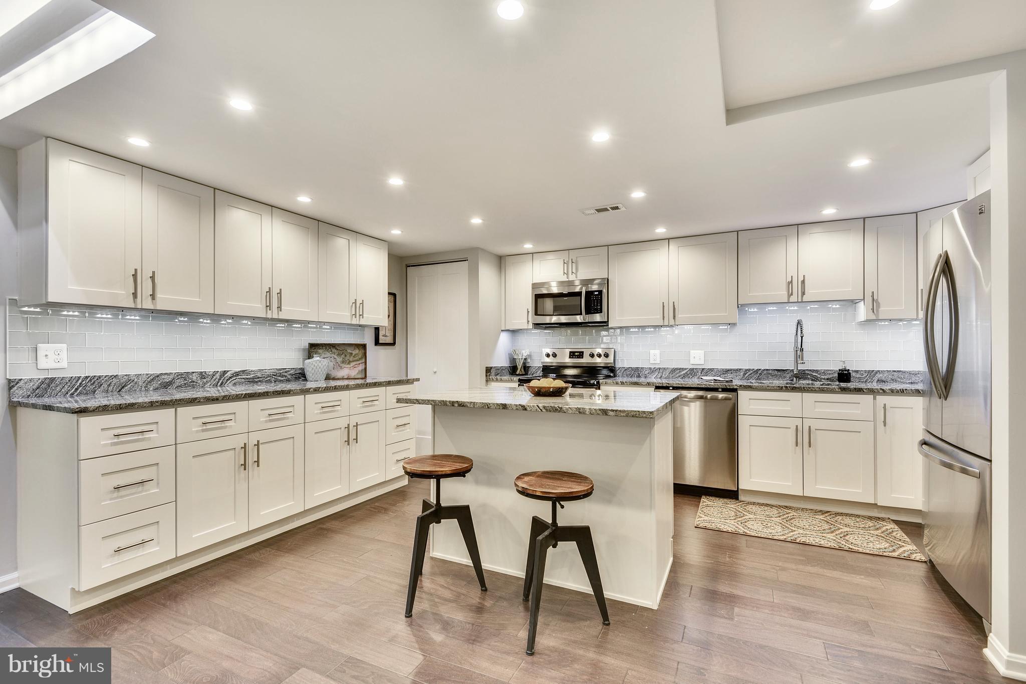 ROLAND PARK - Residential Lease