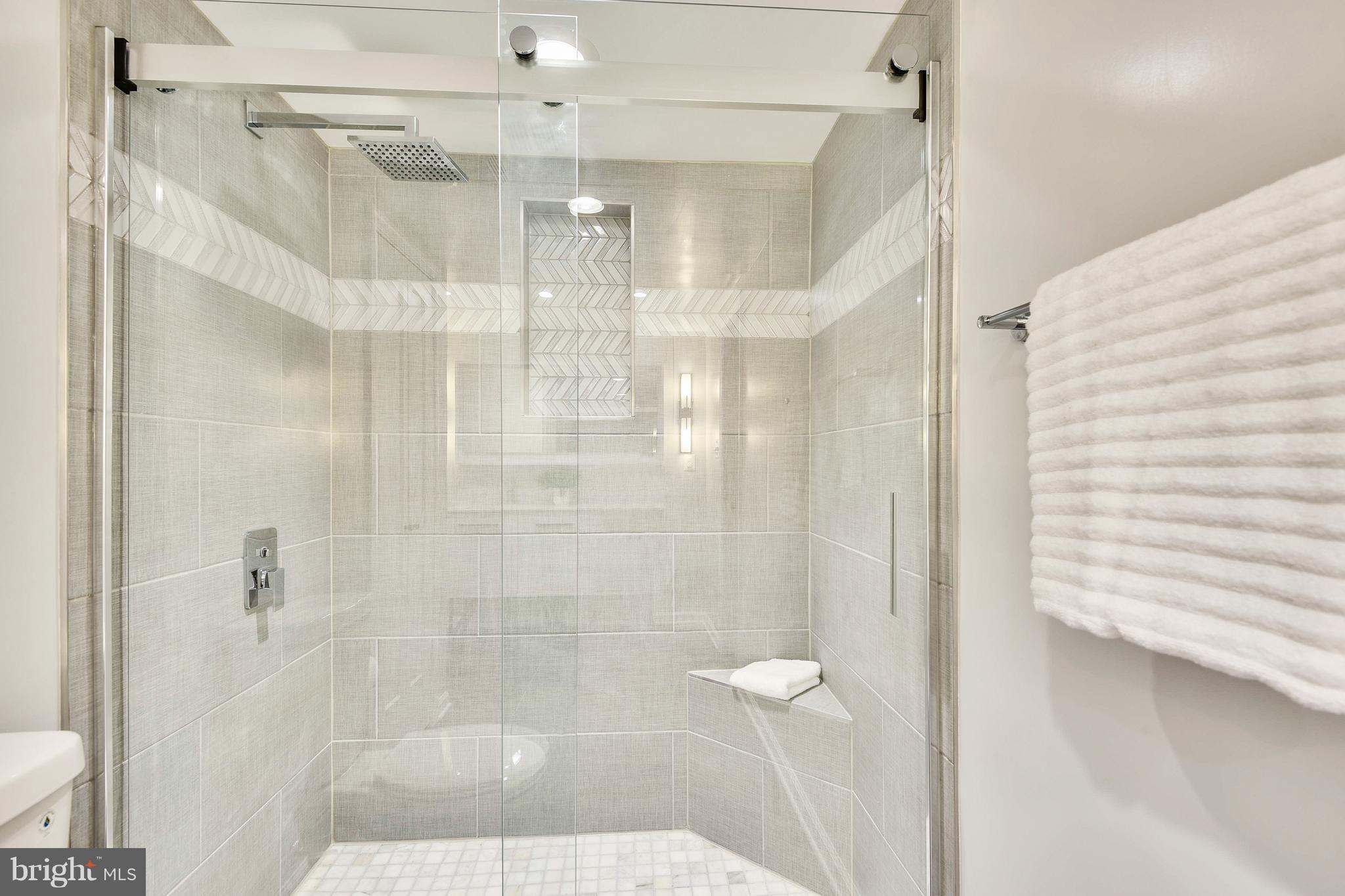 ROLAND PARK - Residential Lease