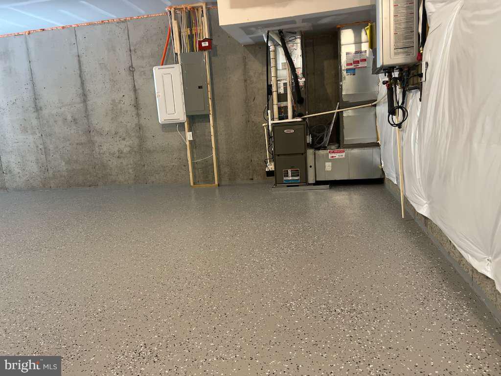 SPRING LAKE - Residential Lease