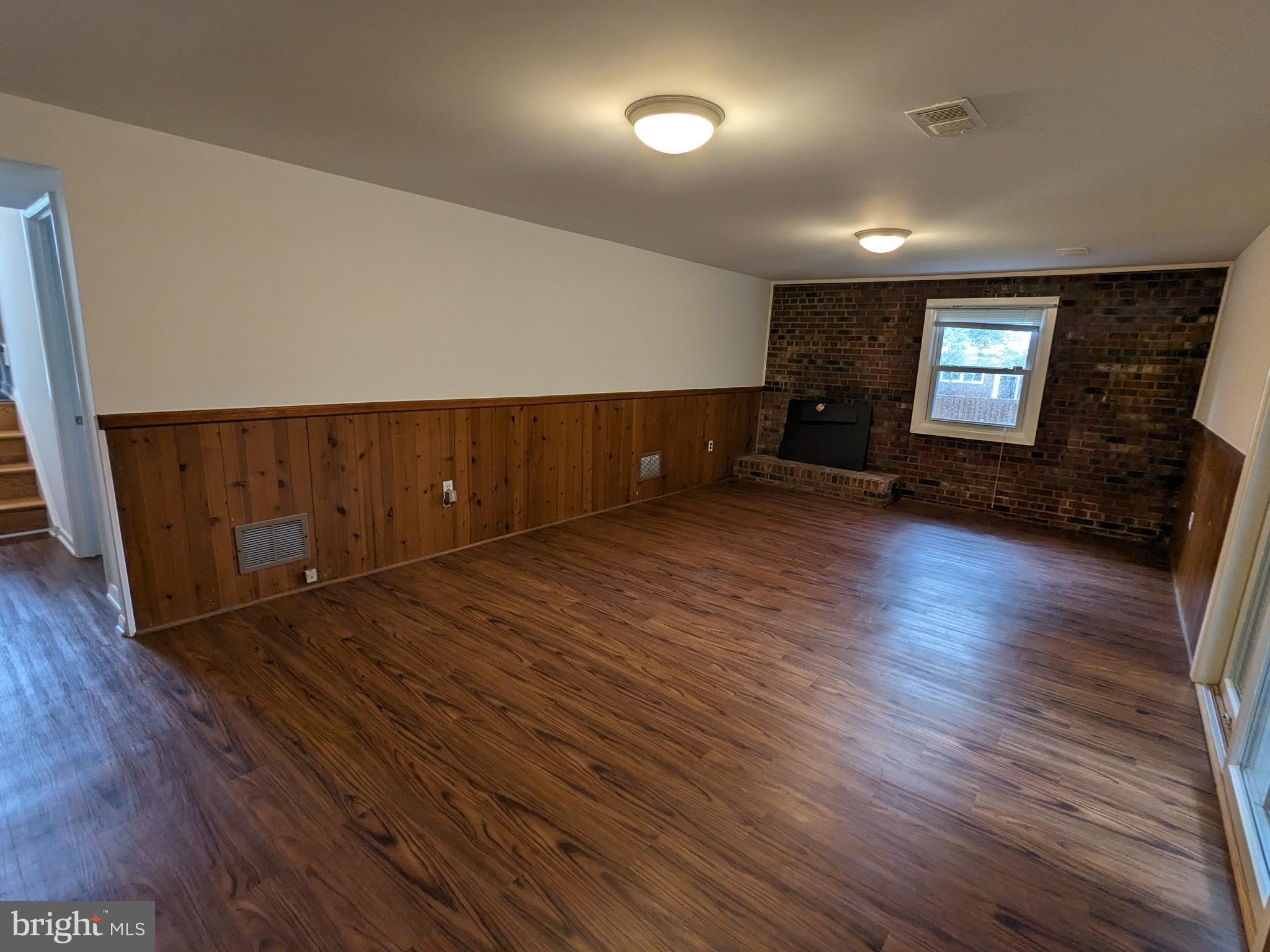 ARLINGTON HEIGHTS - Residential Lease