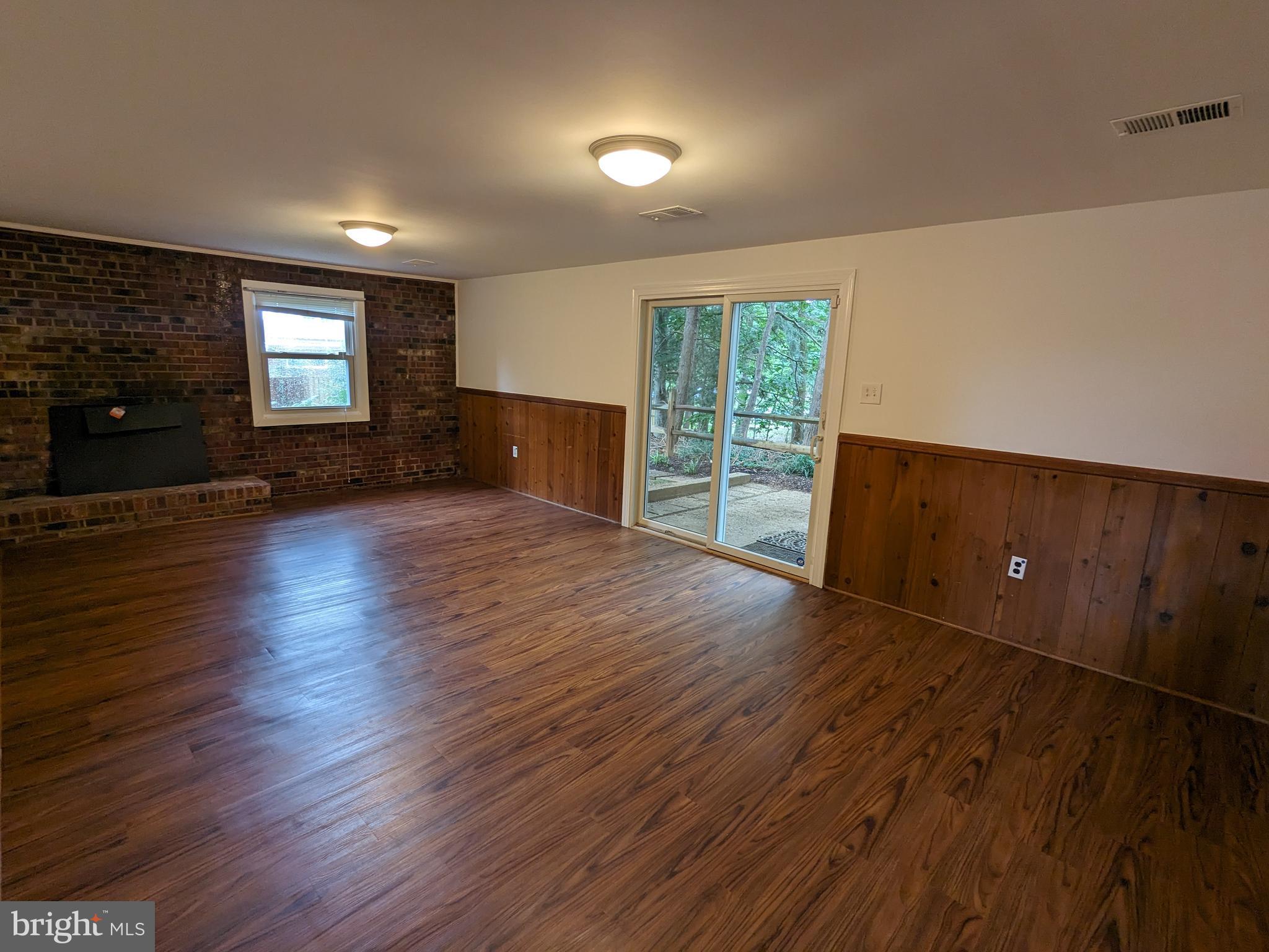 ARLINGTON HEIGHTS - Residential Lease