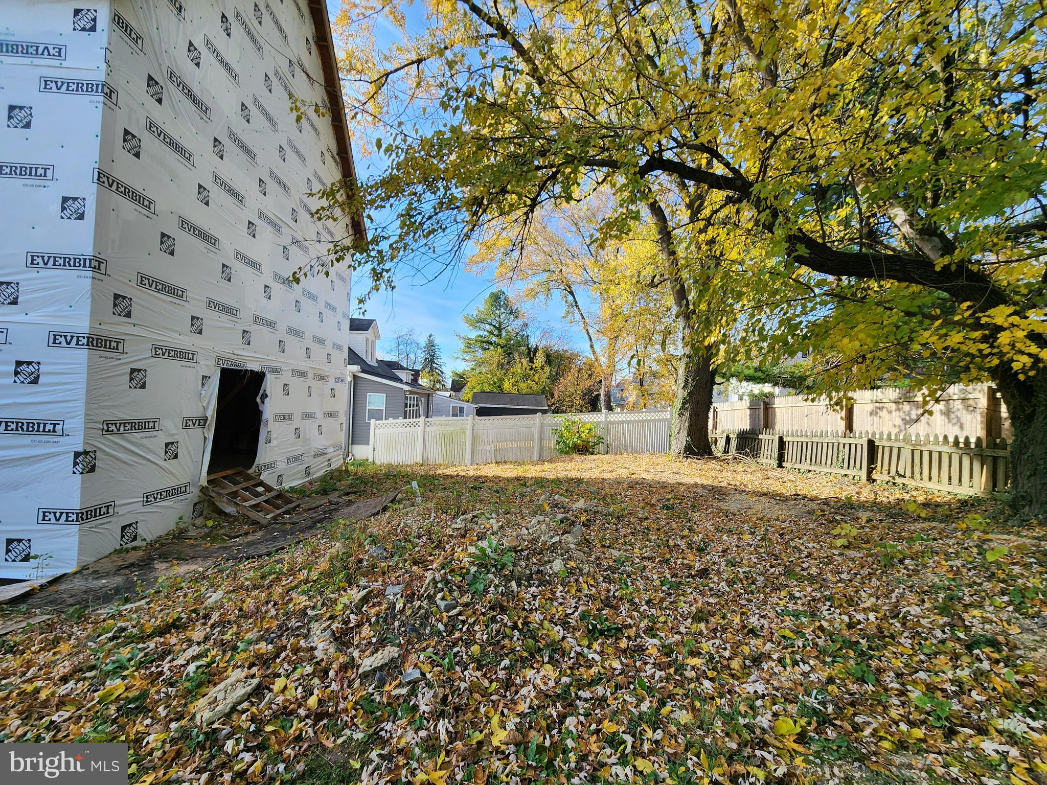 4610 HAMPNETT AVENUE