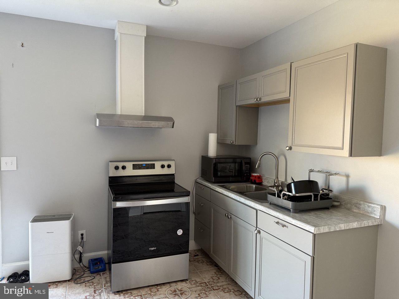 RAYMOND FARM - Residential Lease