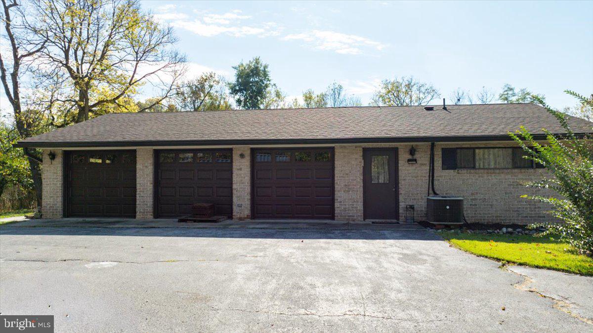 387 WOODBURY DRIVE