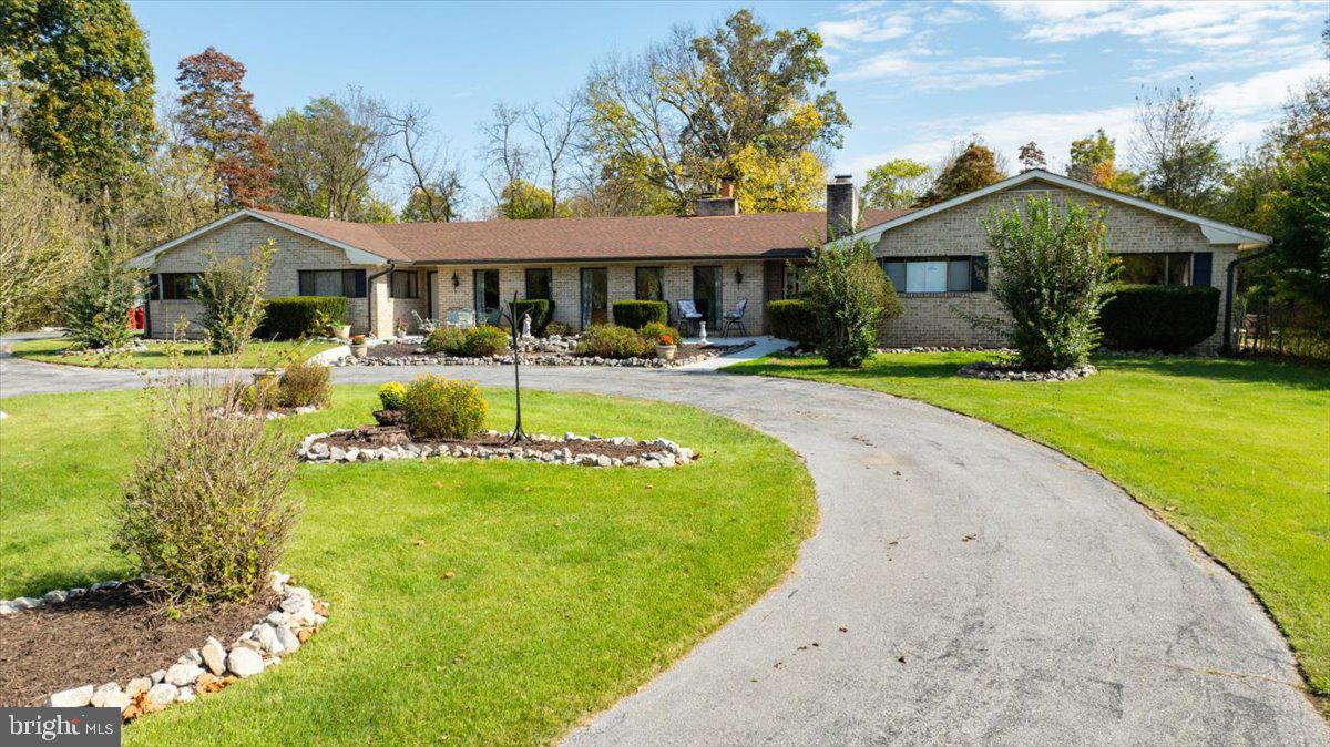 387 WOODBURY DRIVE