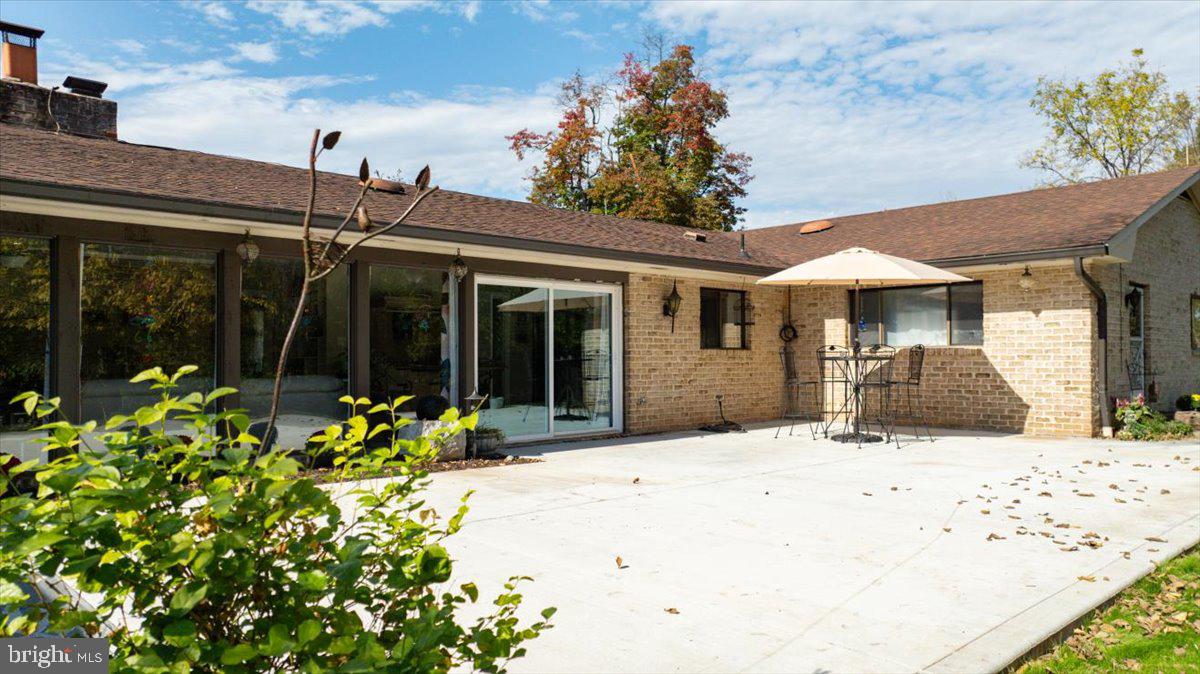 387 WOODBURY DRIVE