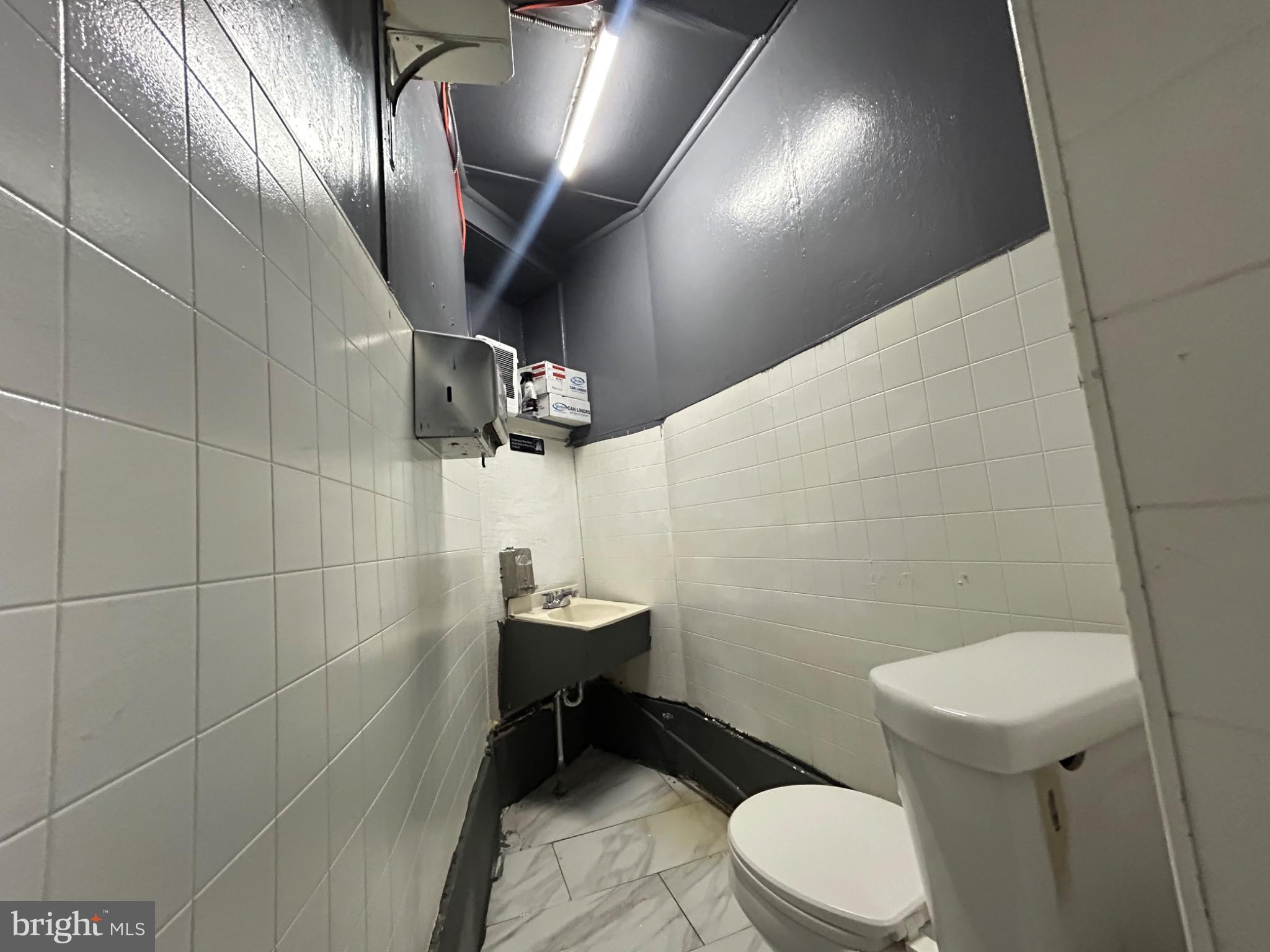 EAST OAK LANE - Commercial Sale