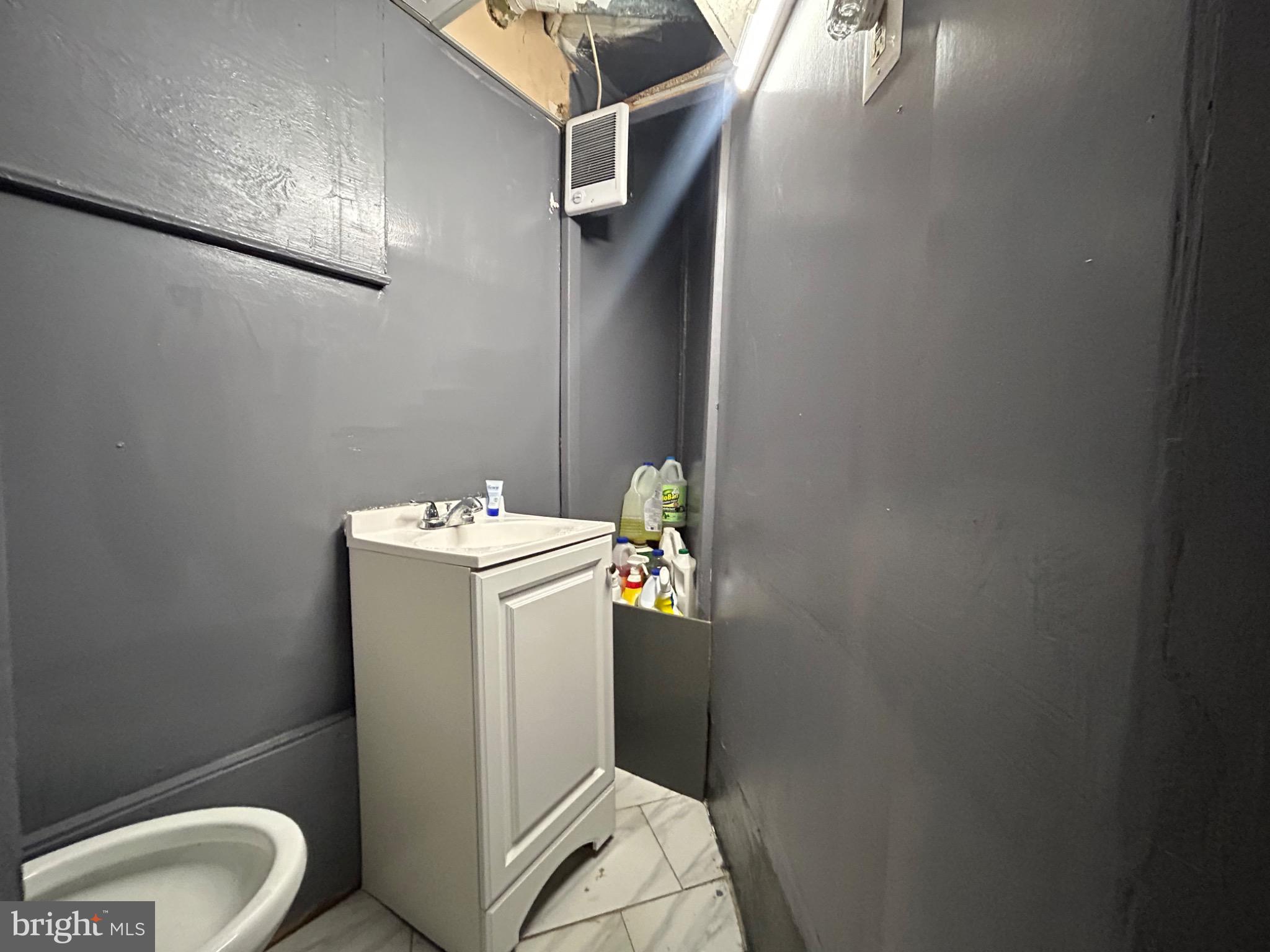 EAST OAK LANE - Commercial Sale