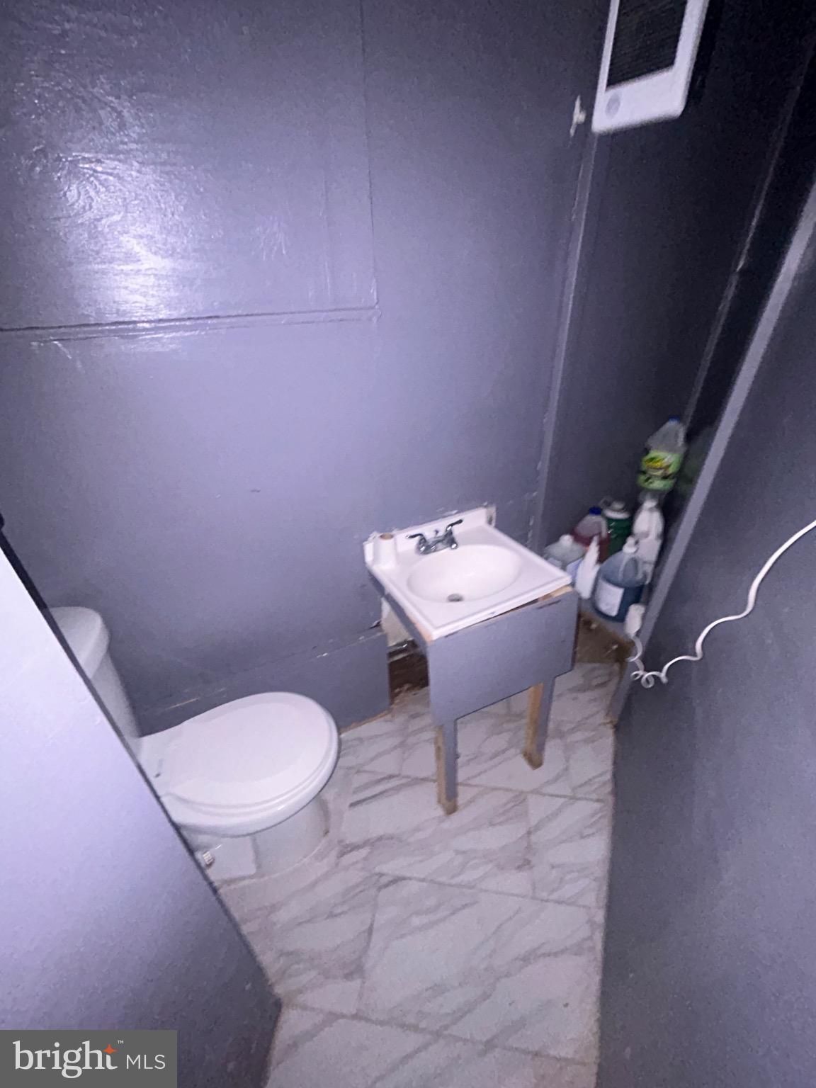 EAST OAK LANE - Commercial Sale