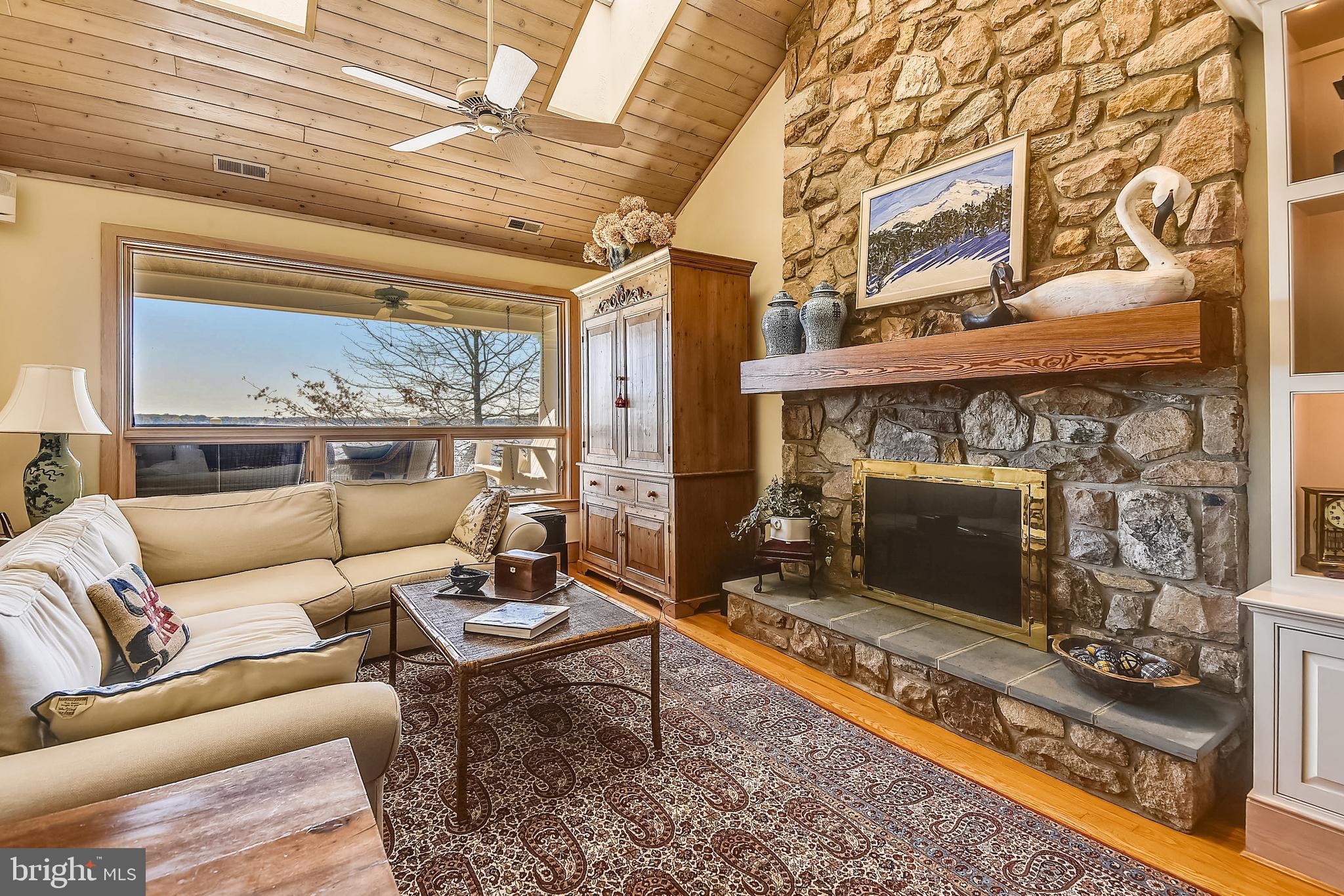 HILLSMERE SHORES - Residential