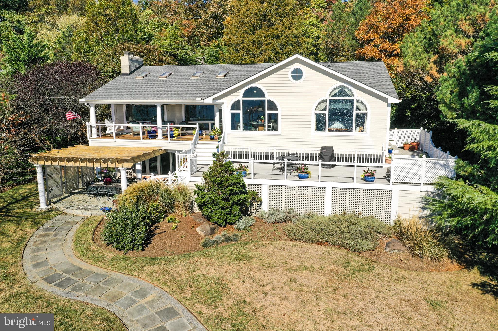 HILLSMERE SHORES - Residential