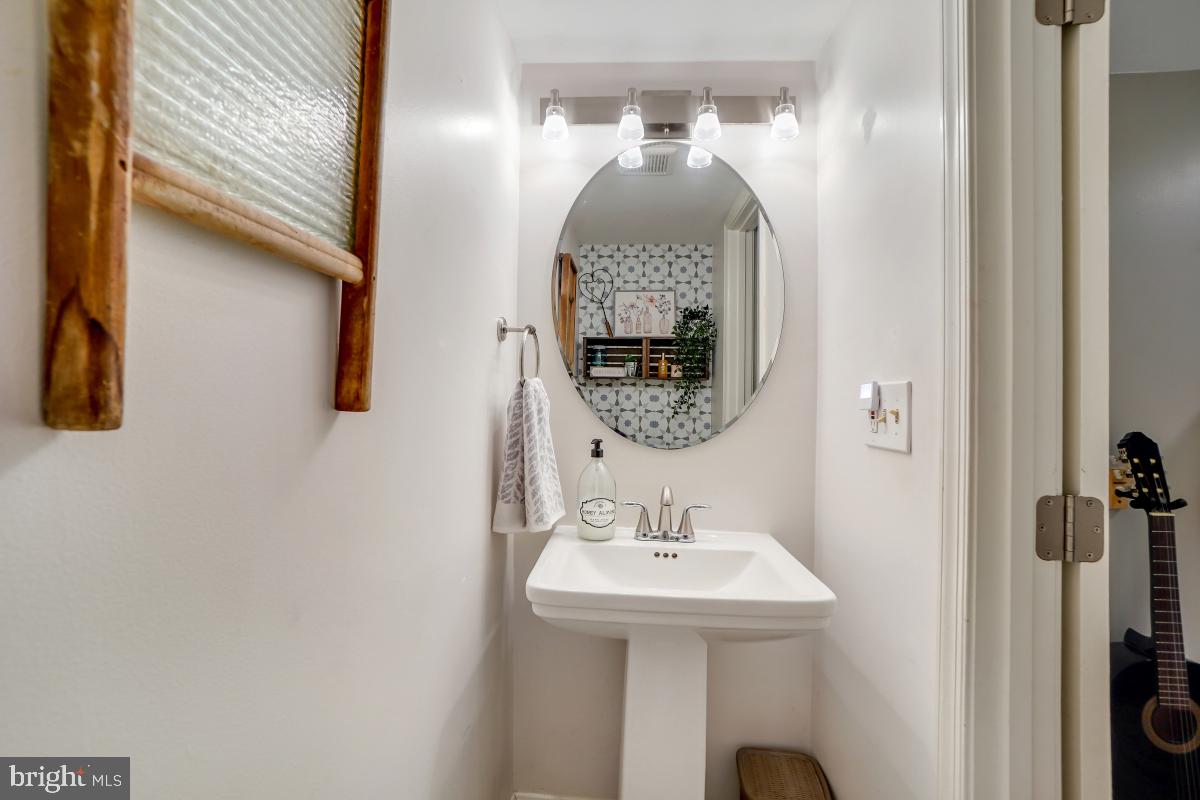 WILLIAMSBURG VILLAGE - Residential