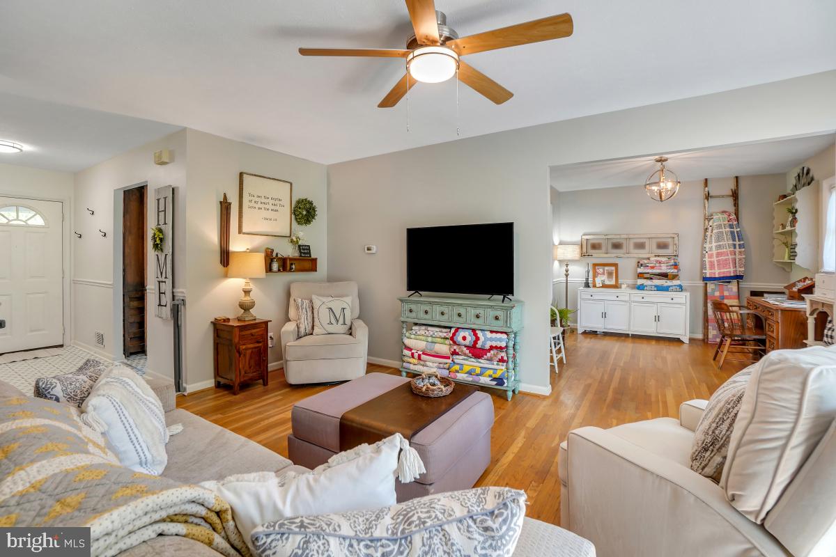 WILLIAMSBURG VILLAGE - Residential