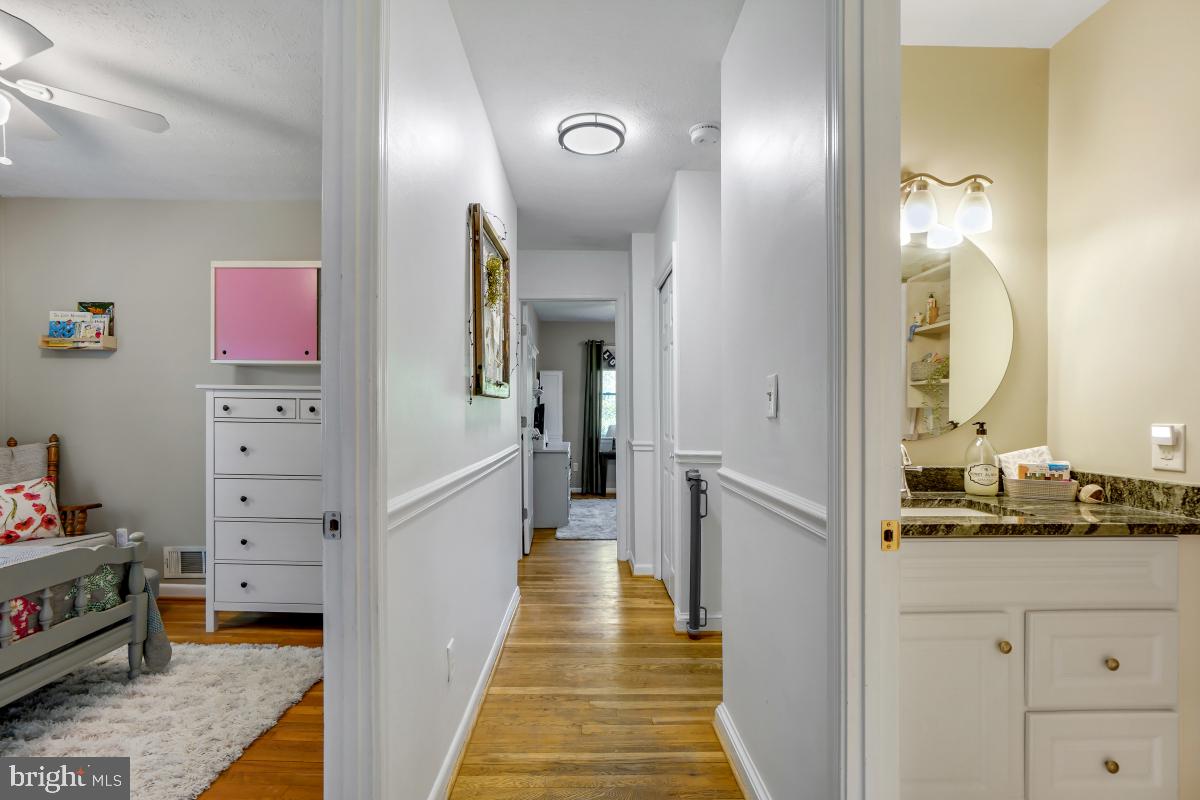 WILLIAMSBURG VILLAGE - Residential