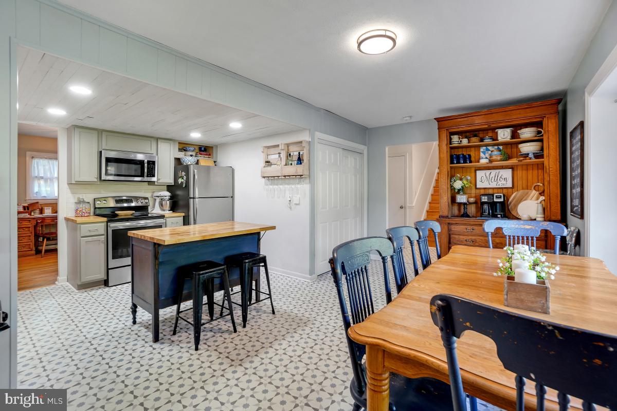 WILLIAMSBURG VILLAGE - Residential