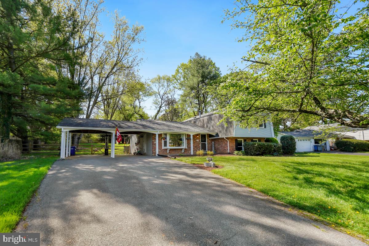 WILLIAMSBURG VILLAGE - Residential