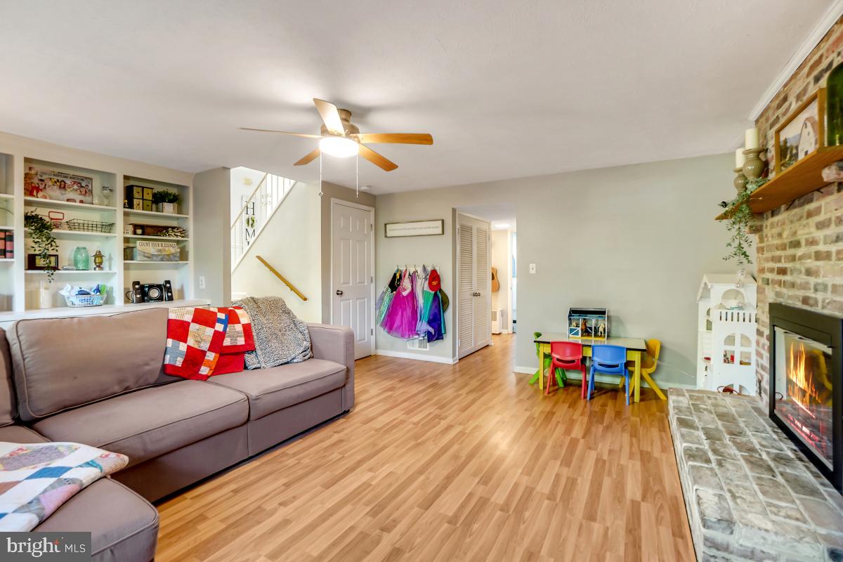 WILLIAMSBURG VILLAGE - Residential