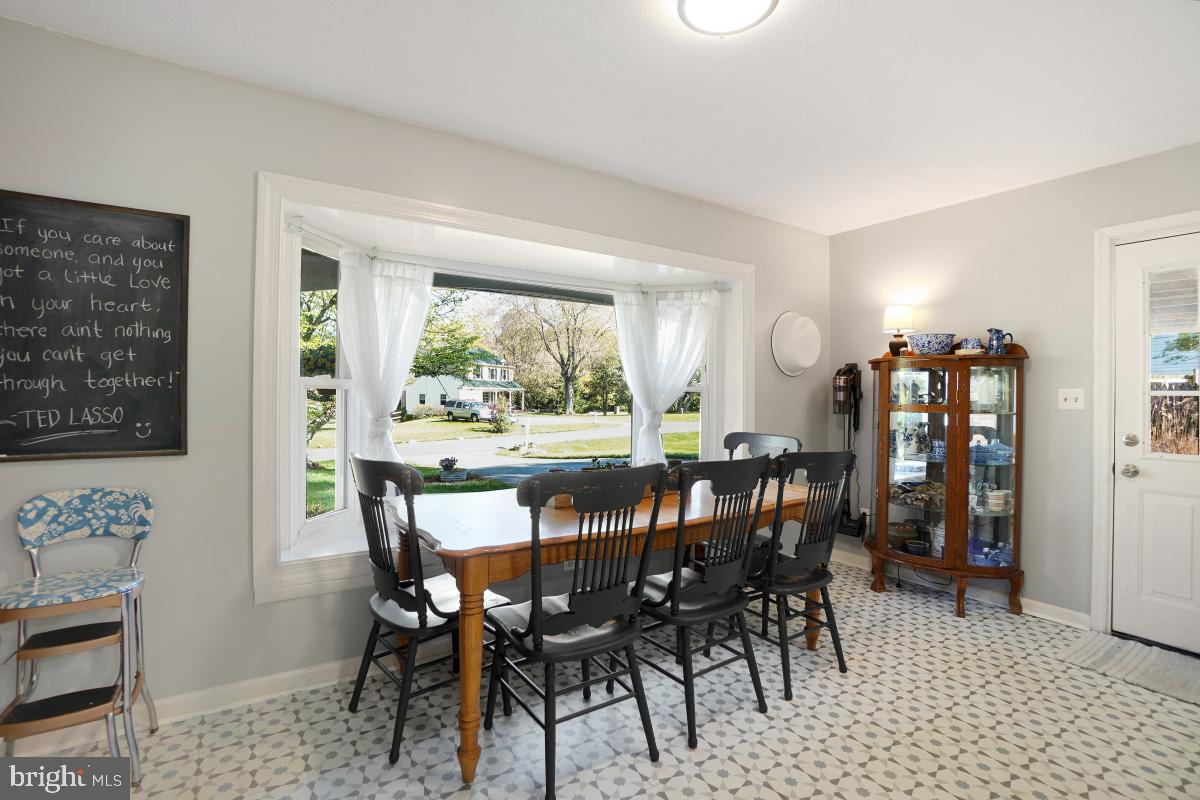 WILLIAMSBURG VILLAGE - Residential