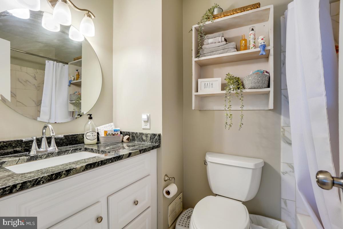 WILLIAMSBURG VILLAGE - Residential