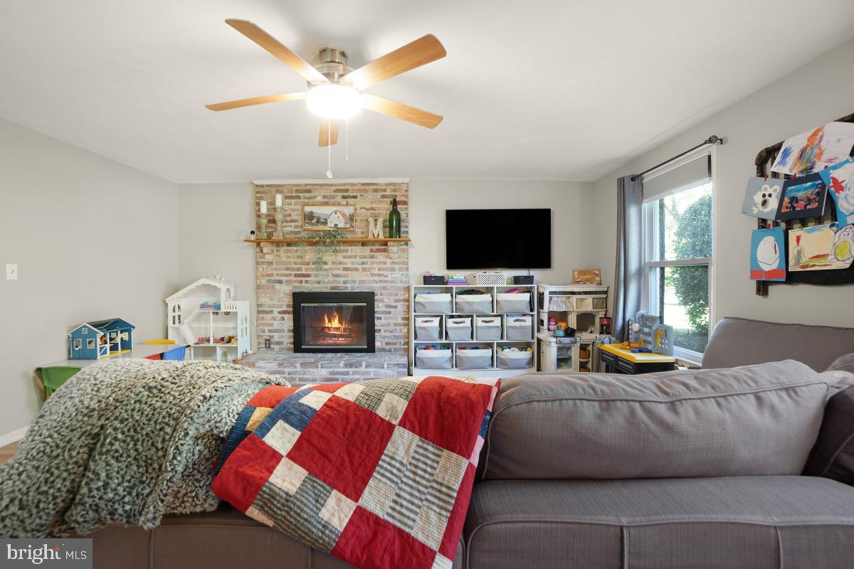 WILLIAMSBURG VILLAGE - Residential