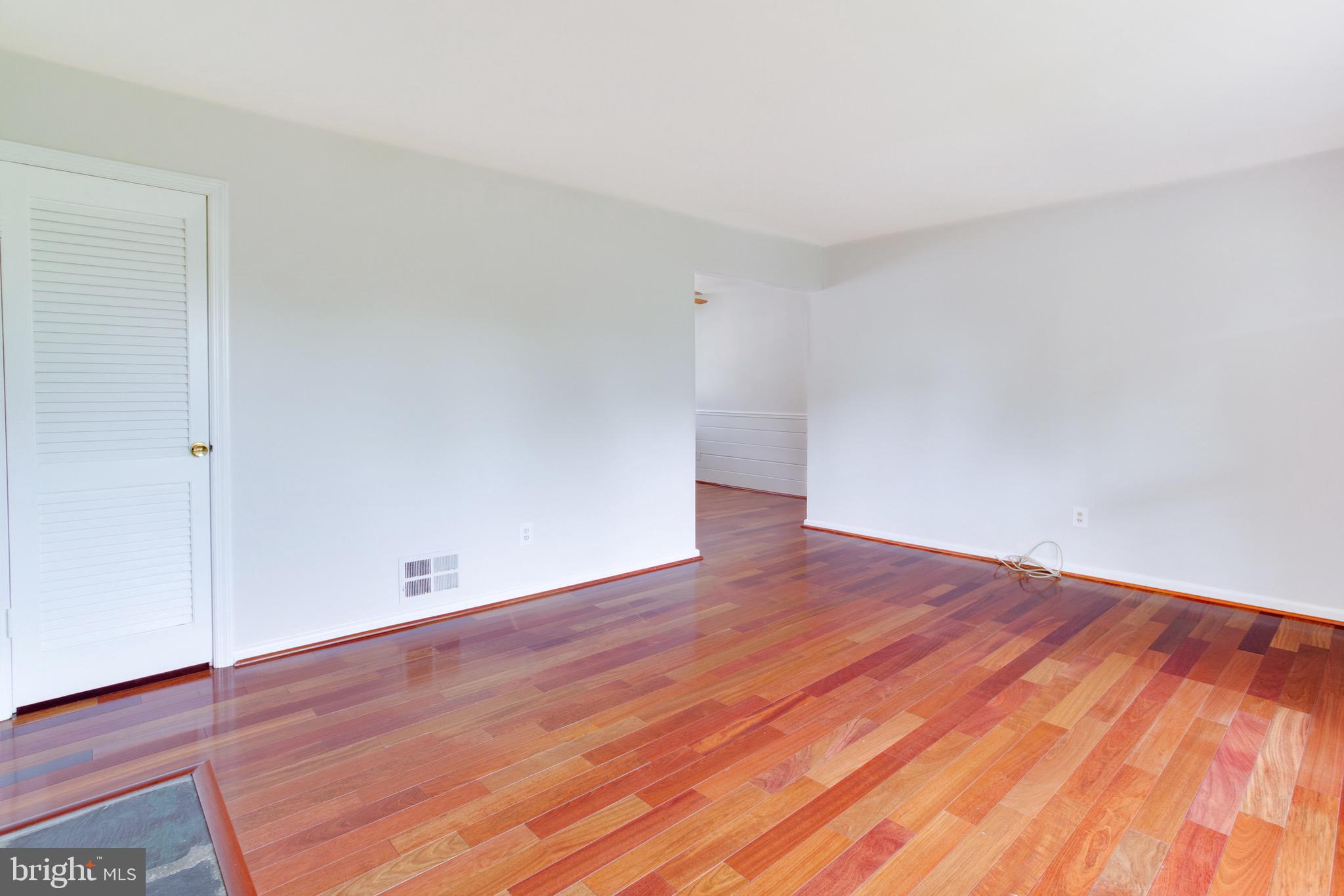 NEW CARROLLTON - Residential